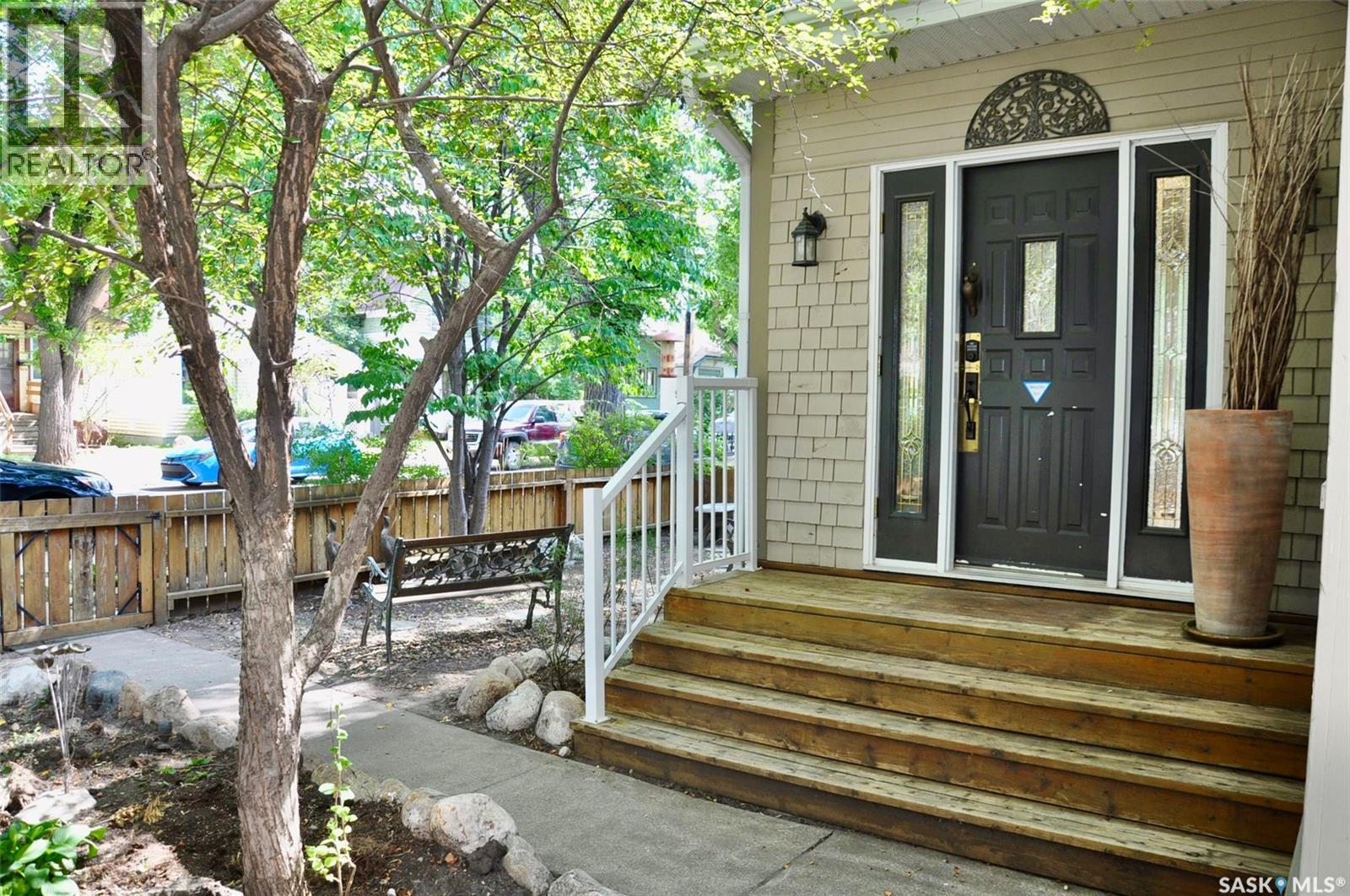 623 4th AVENUE N - 2