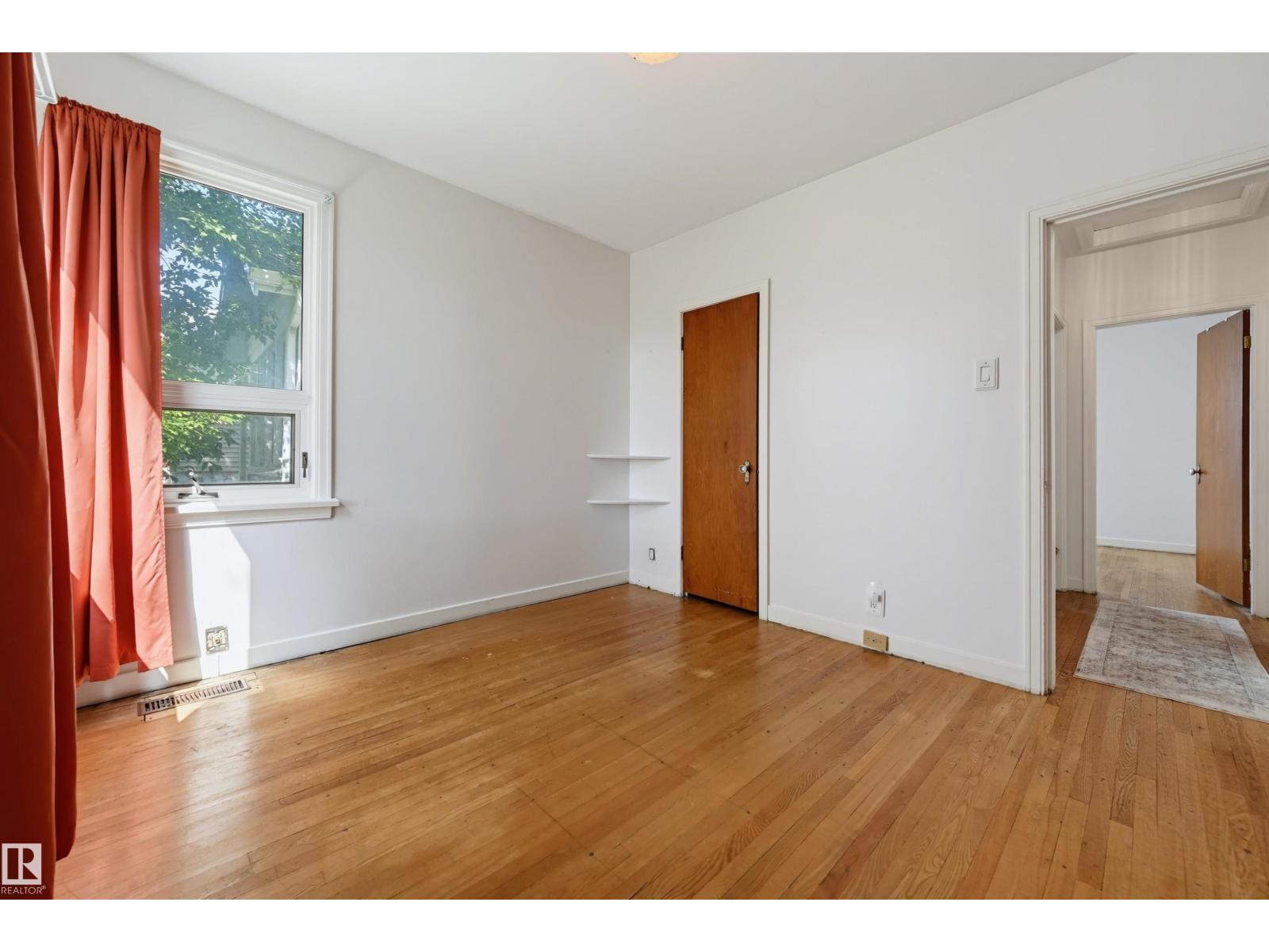 9728 89 Avenue NW - Photo 17