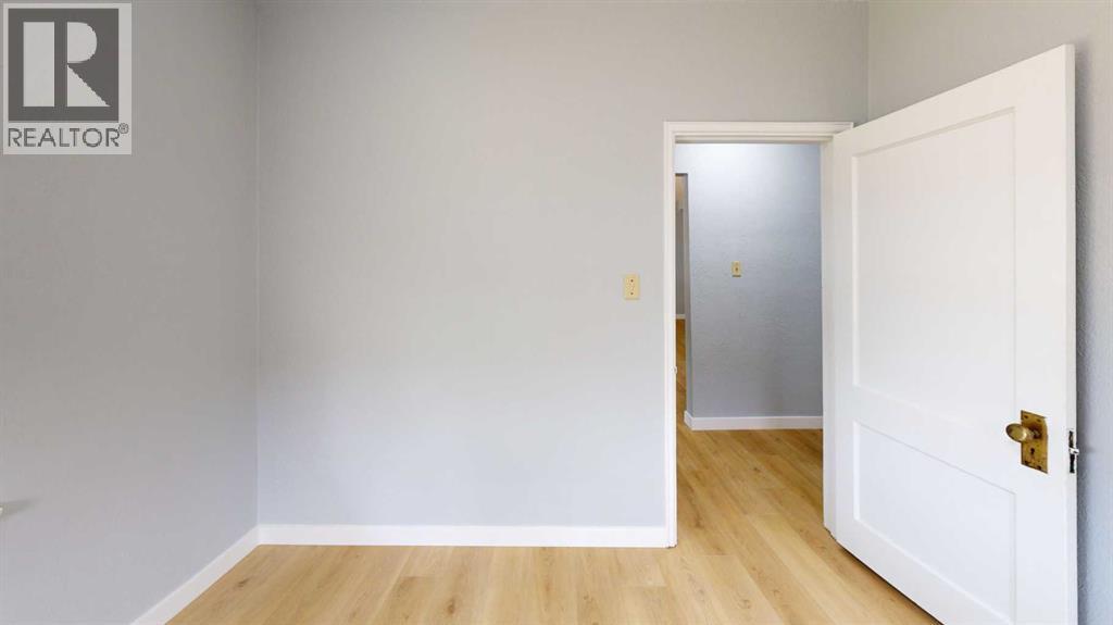537 12C Street North - Photo 10