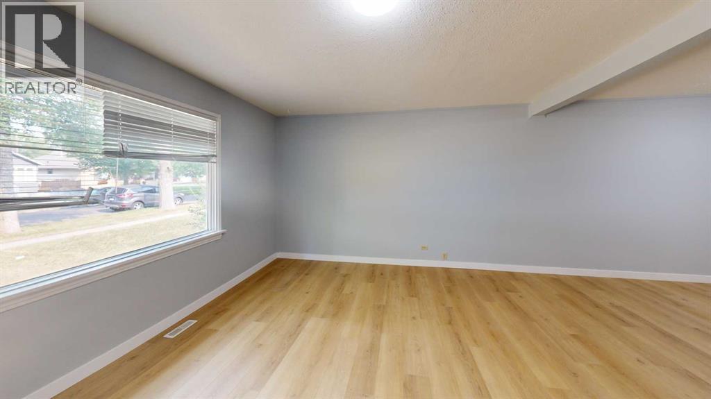 537 12C Street North - Photo 5