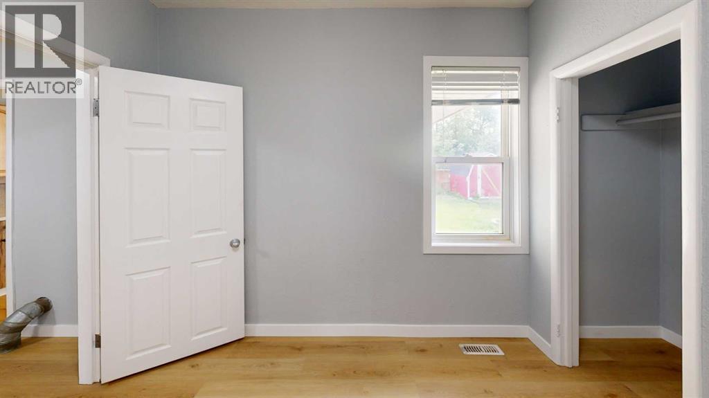 537 12C Street North - Photo 11
