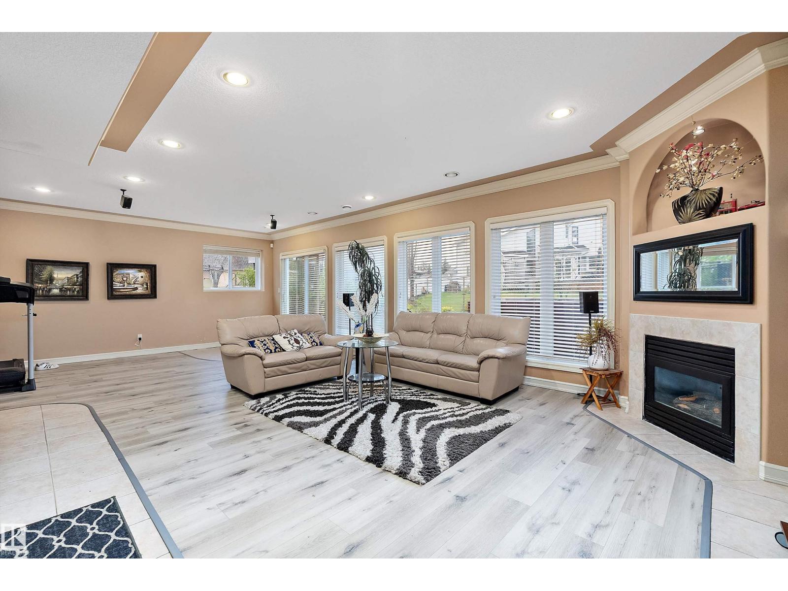 15816 64 ST NW - 37