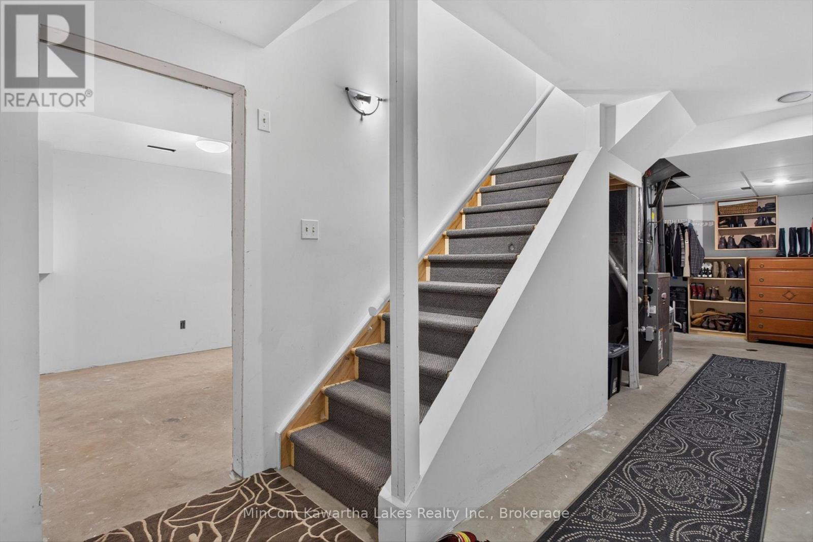 1947 PARKWOOD CIRCLE - Image 34