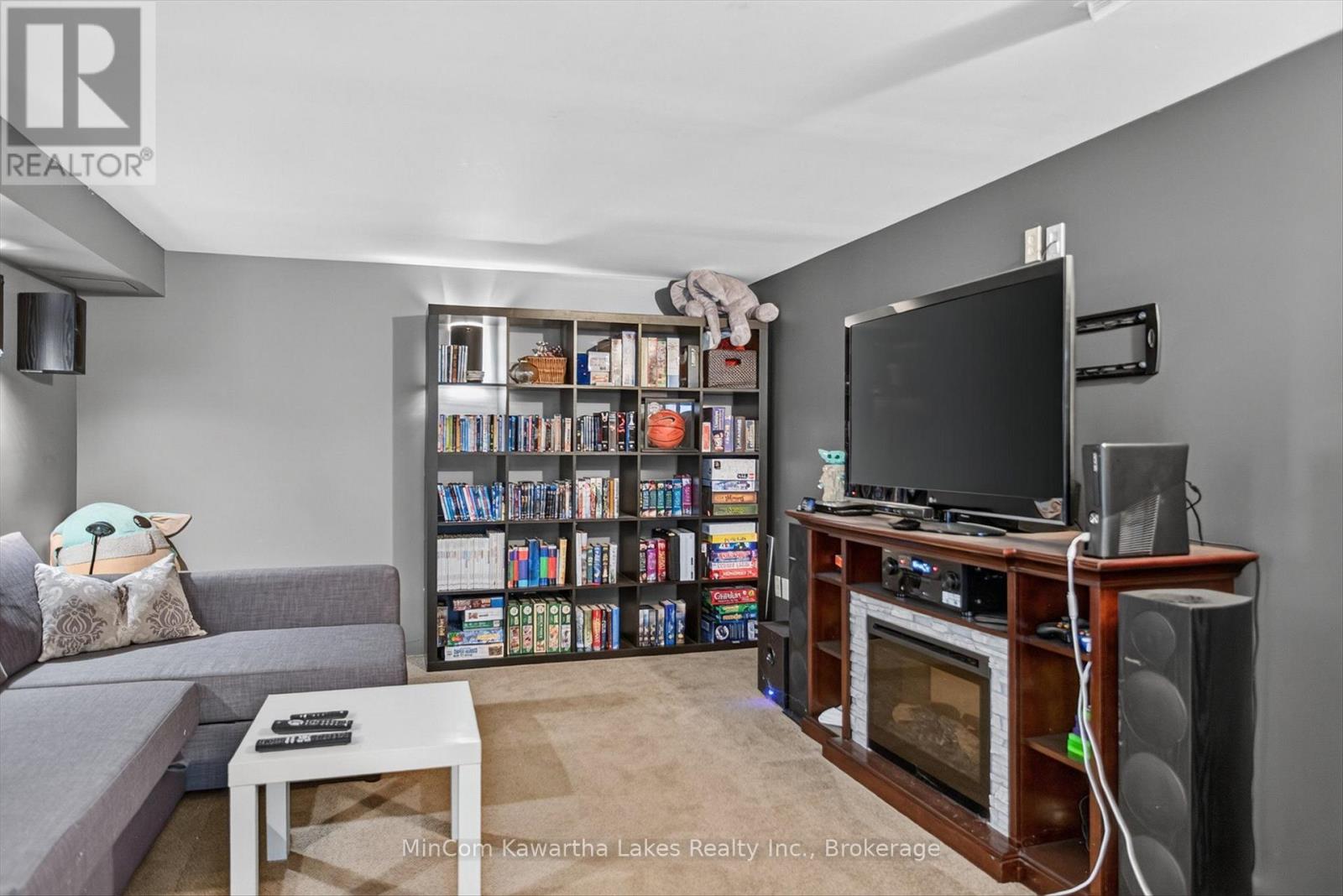 1947 PARKWOOD CIRCLE - Image 36