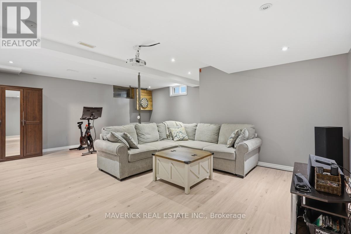 653 VISCOUNT ROAD - Image 35