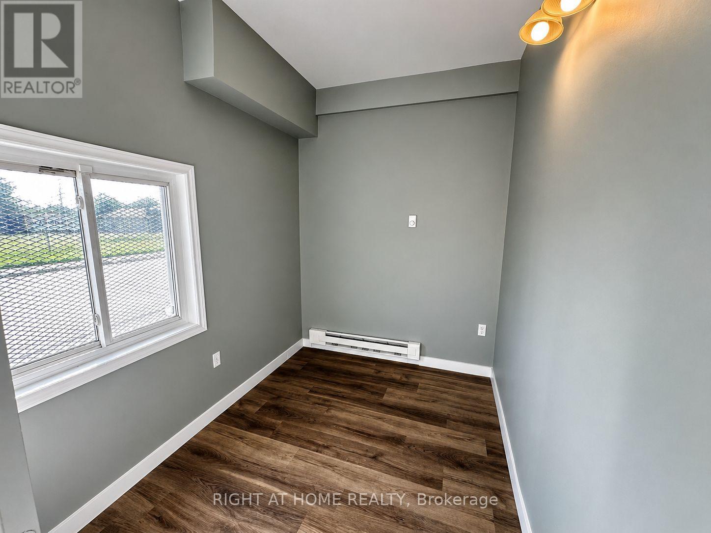 697 HALE STREET - 15
