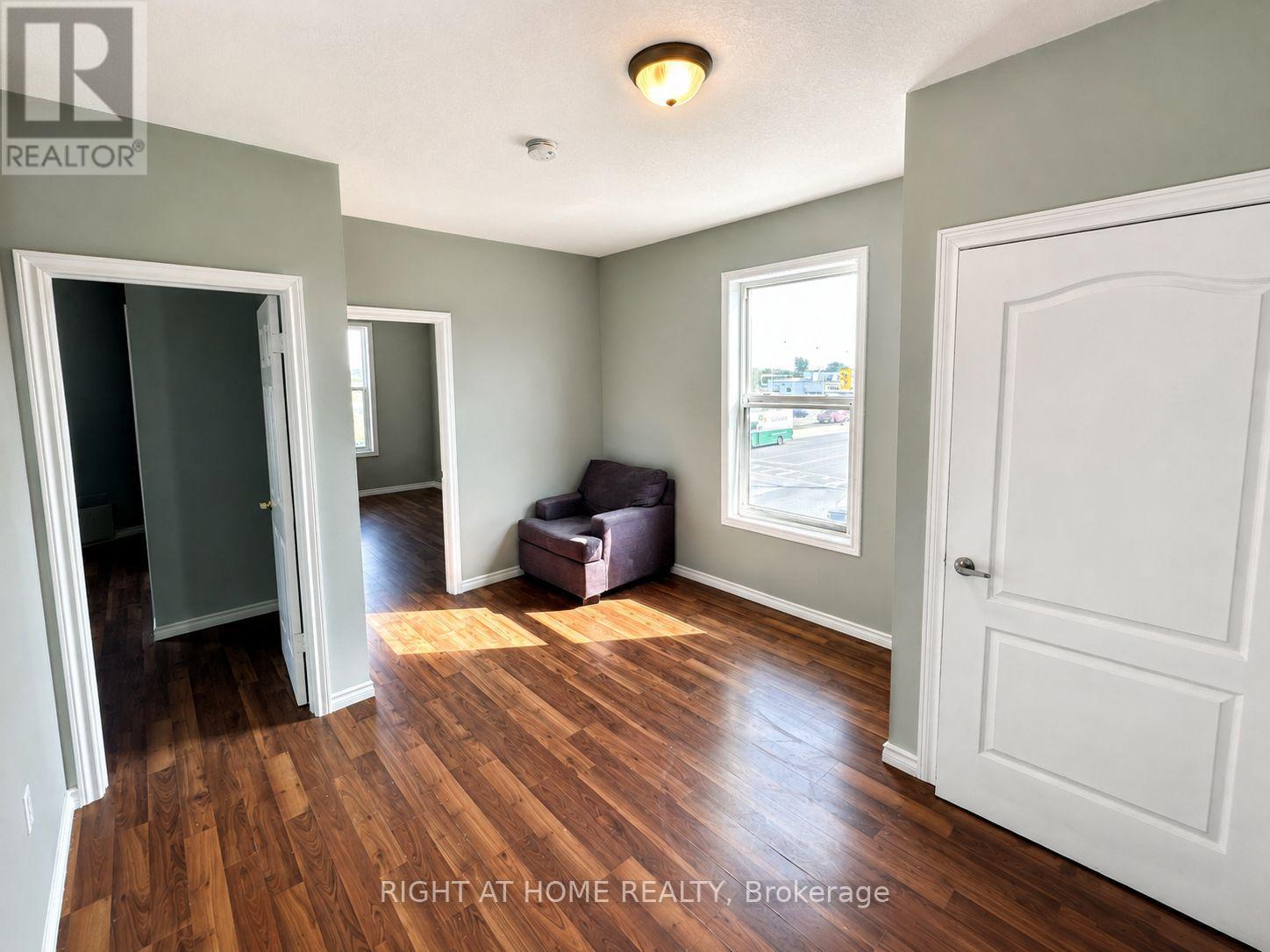 697 HALE STREET - 27