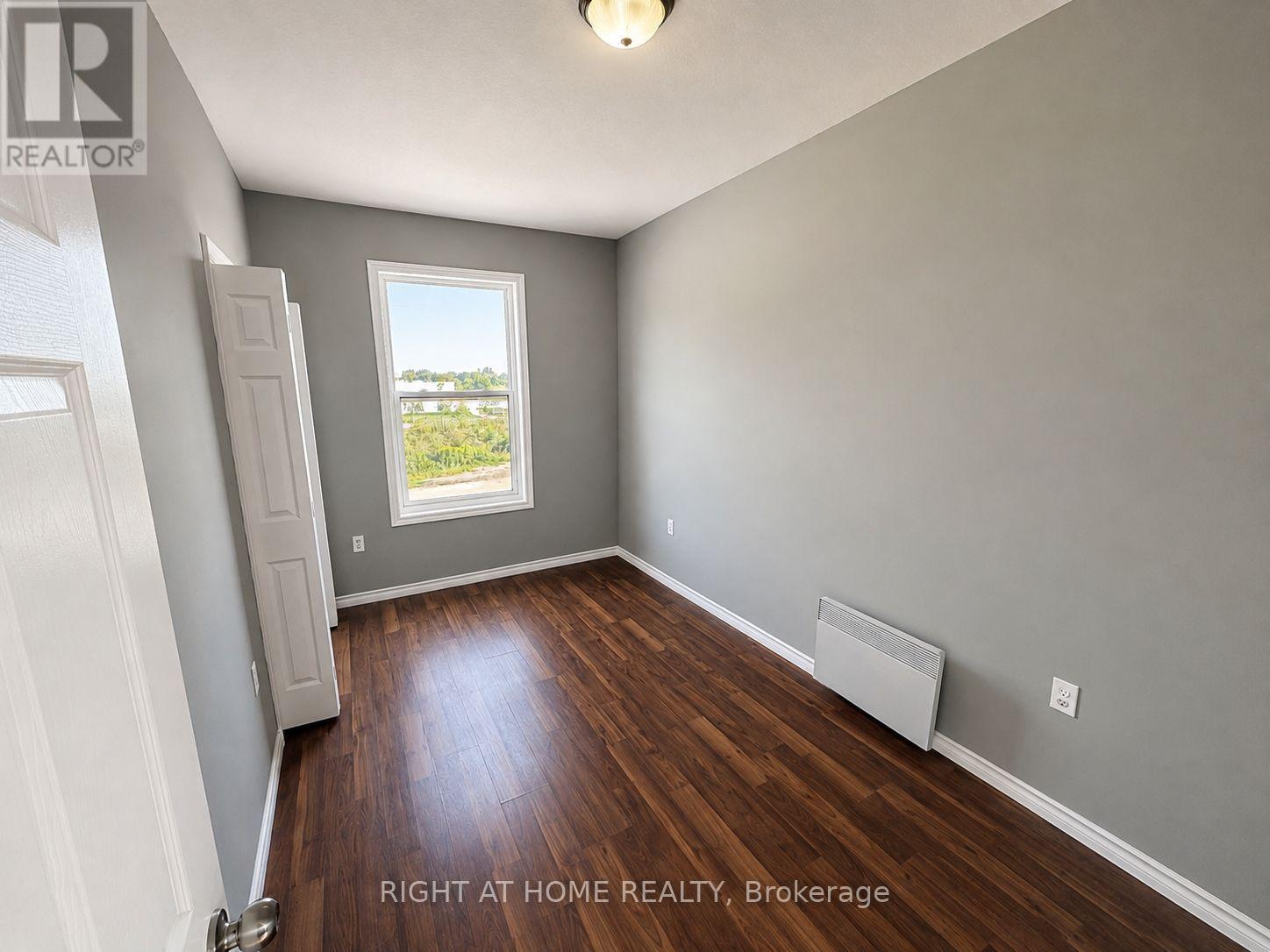 697 HALE STREET - 29