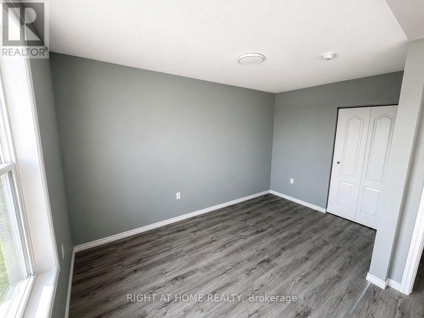 697 HALE STREET - 32
