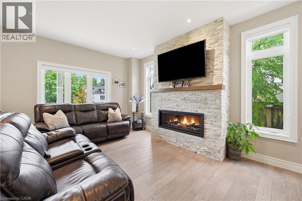 1 LINDSAY Way - 8