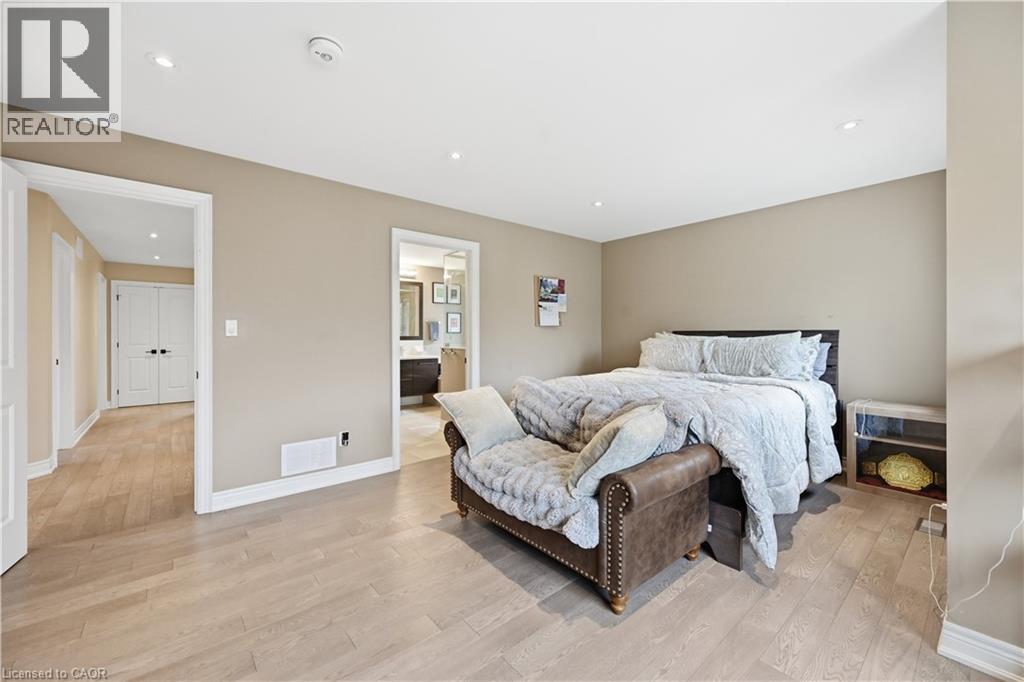1 LINDSAY Way - 23