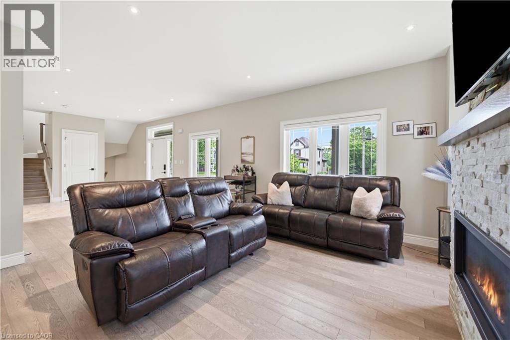 1 LINDSAY Way - Image 7