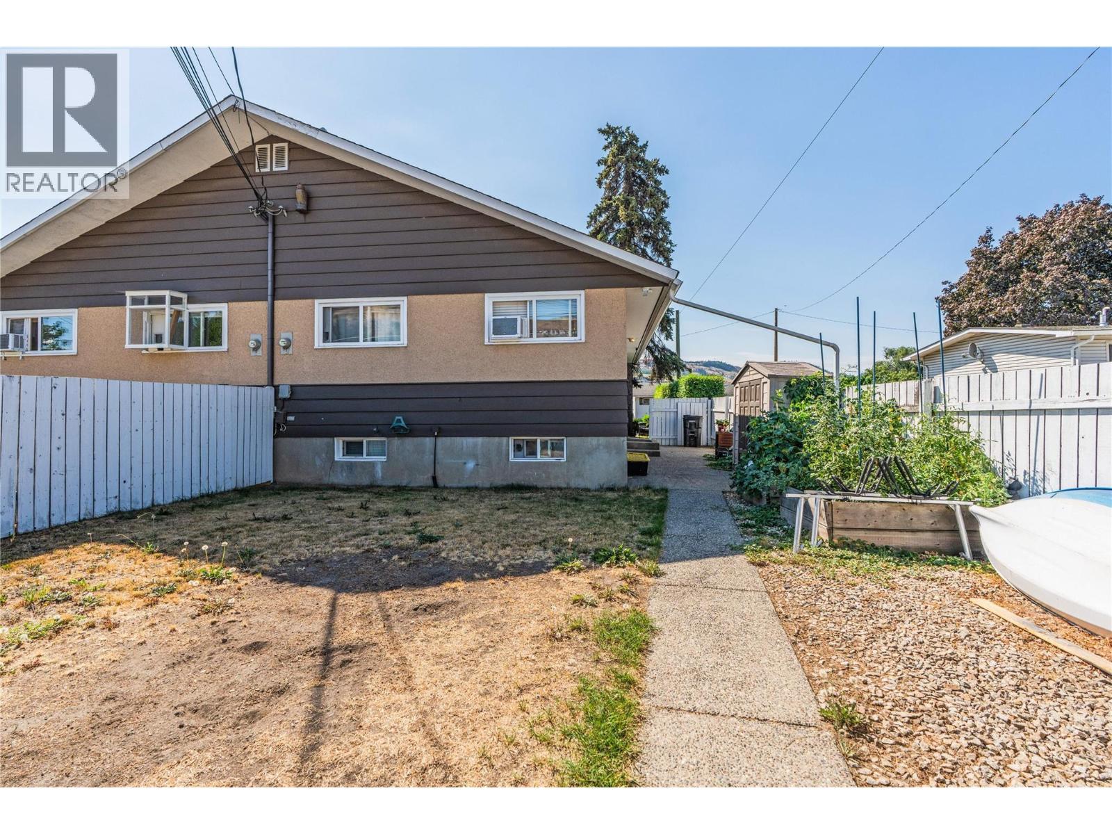 4211 27 Avenue - 6