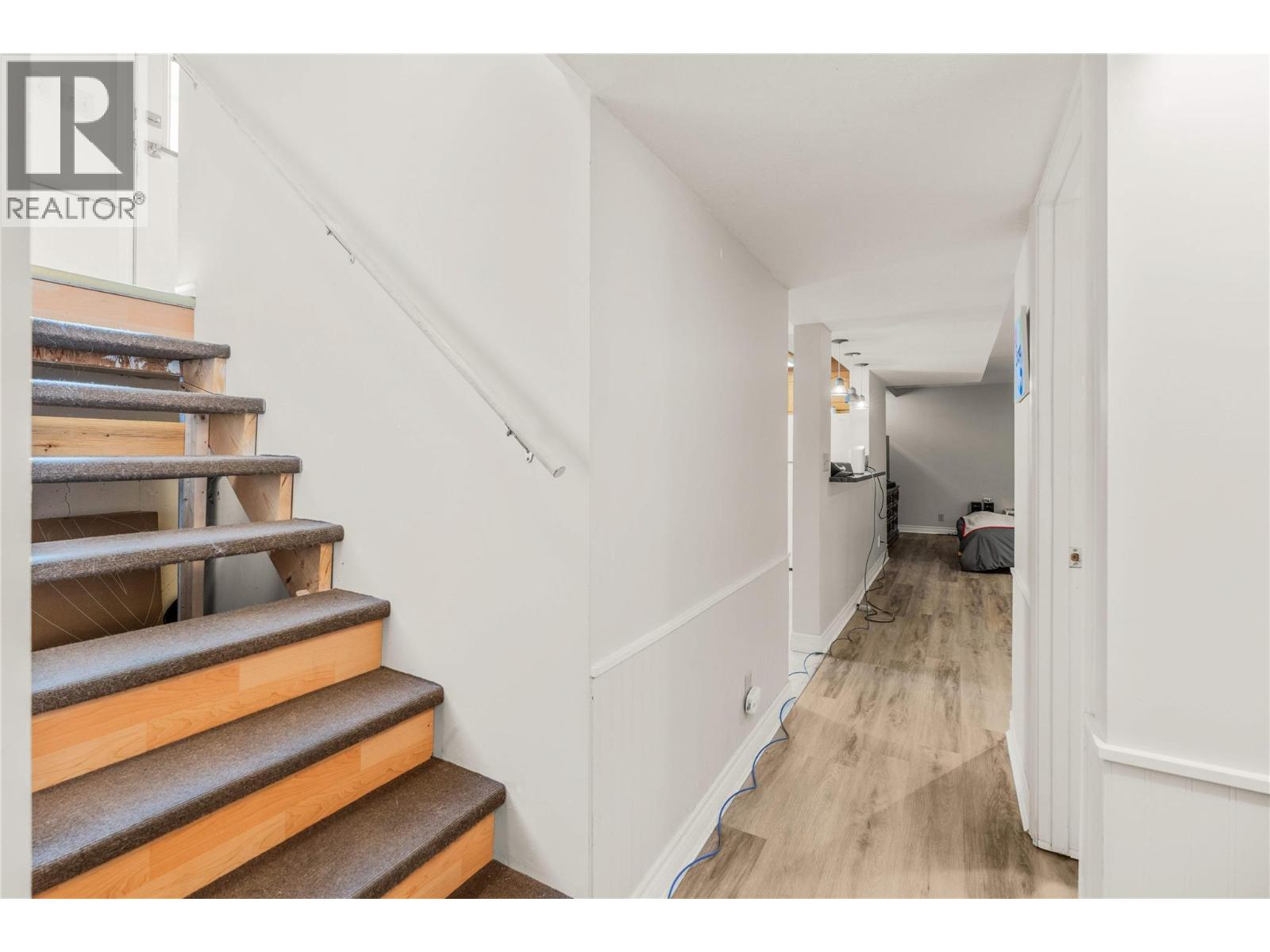 4211 27 Avenue - 41