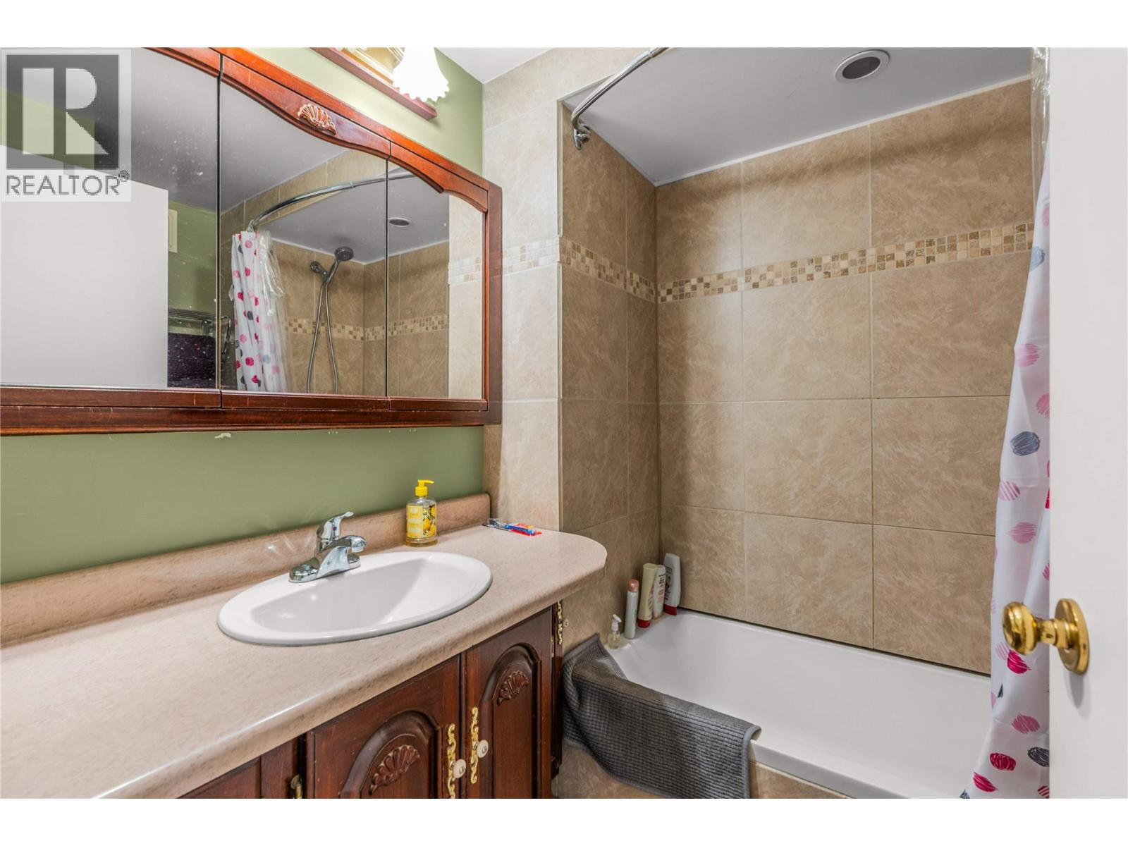 4211 27 Avenue - 42