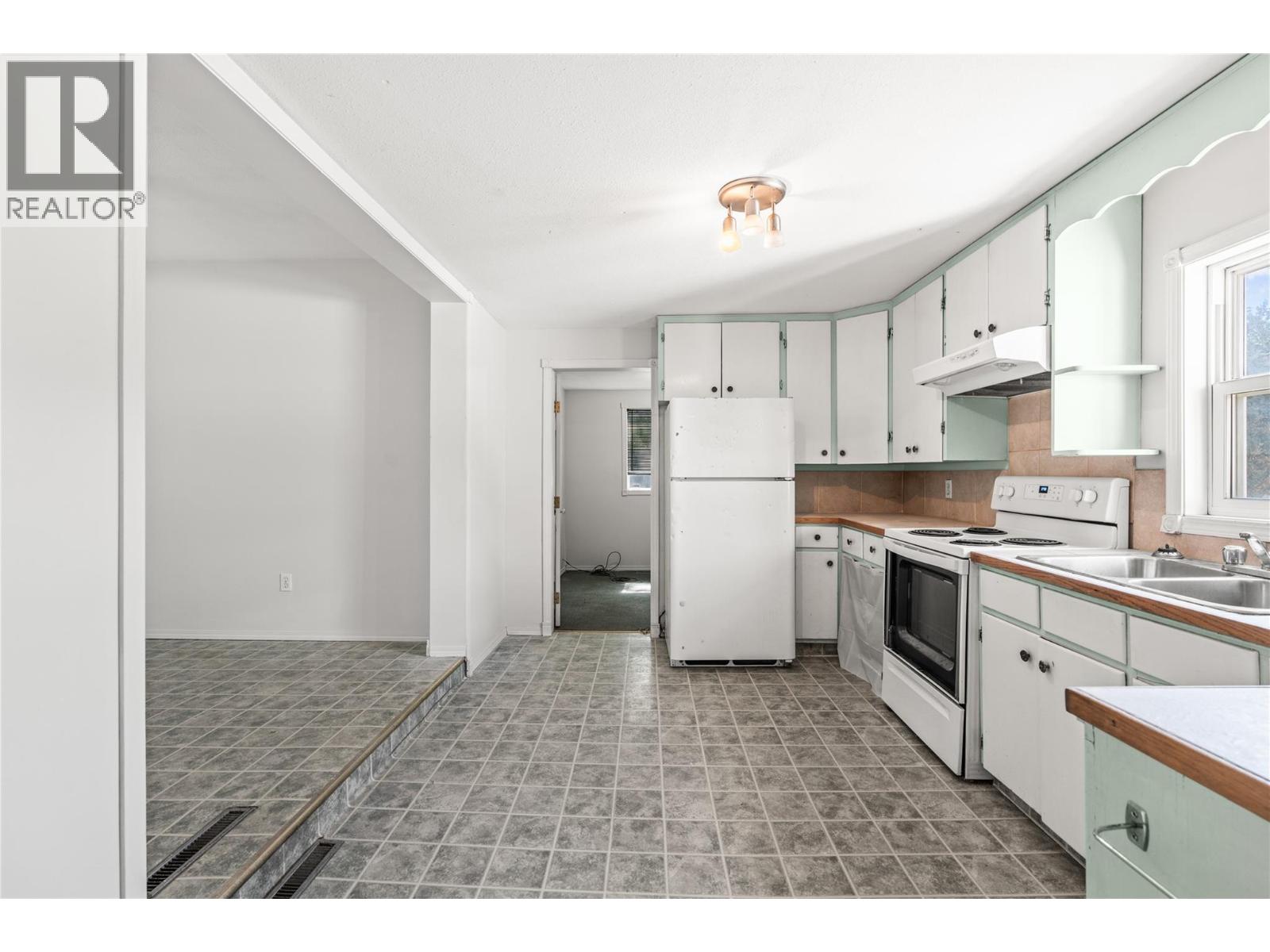 2100 32nd Street - 17