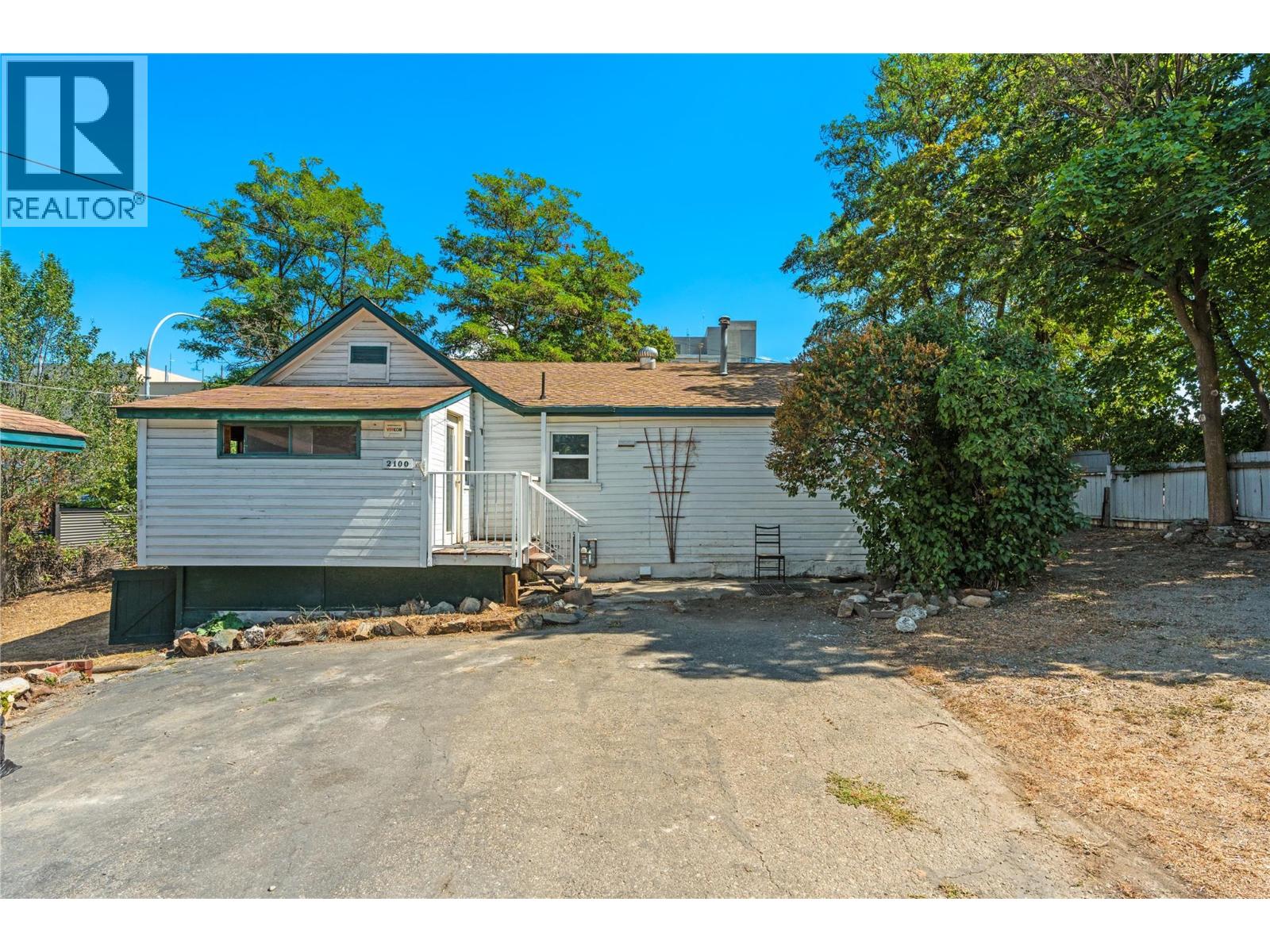 2100 32nd Street, Vernon