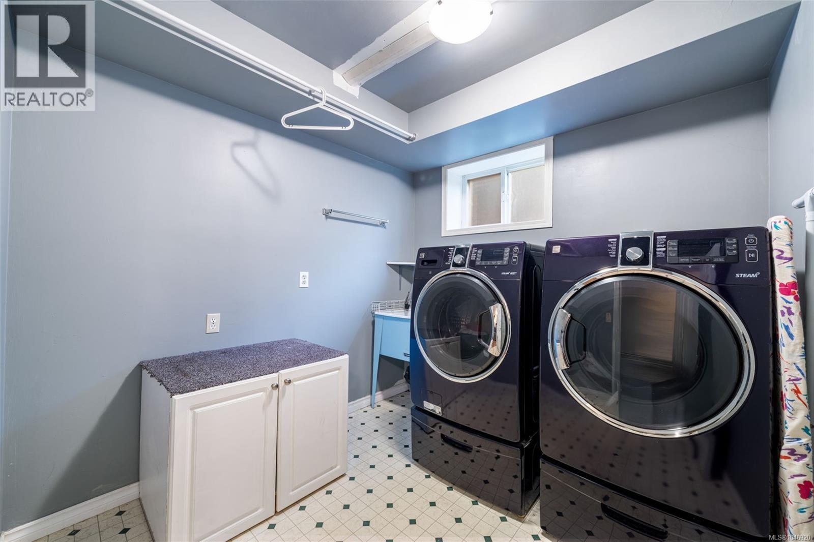 9168 West Saanich Rd - 10