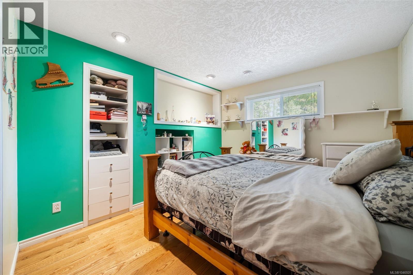 9168 West Saanich Rd - 13