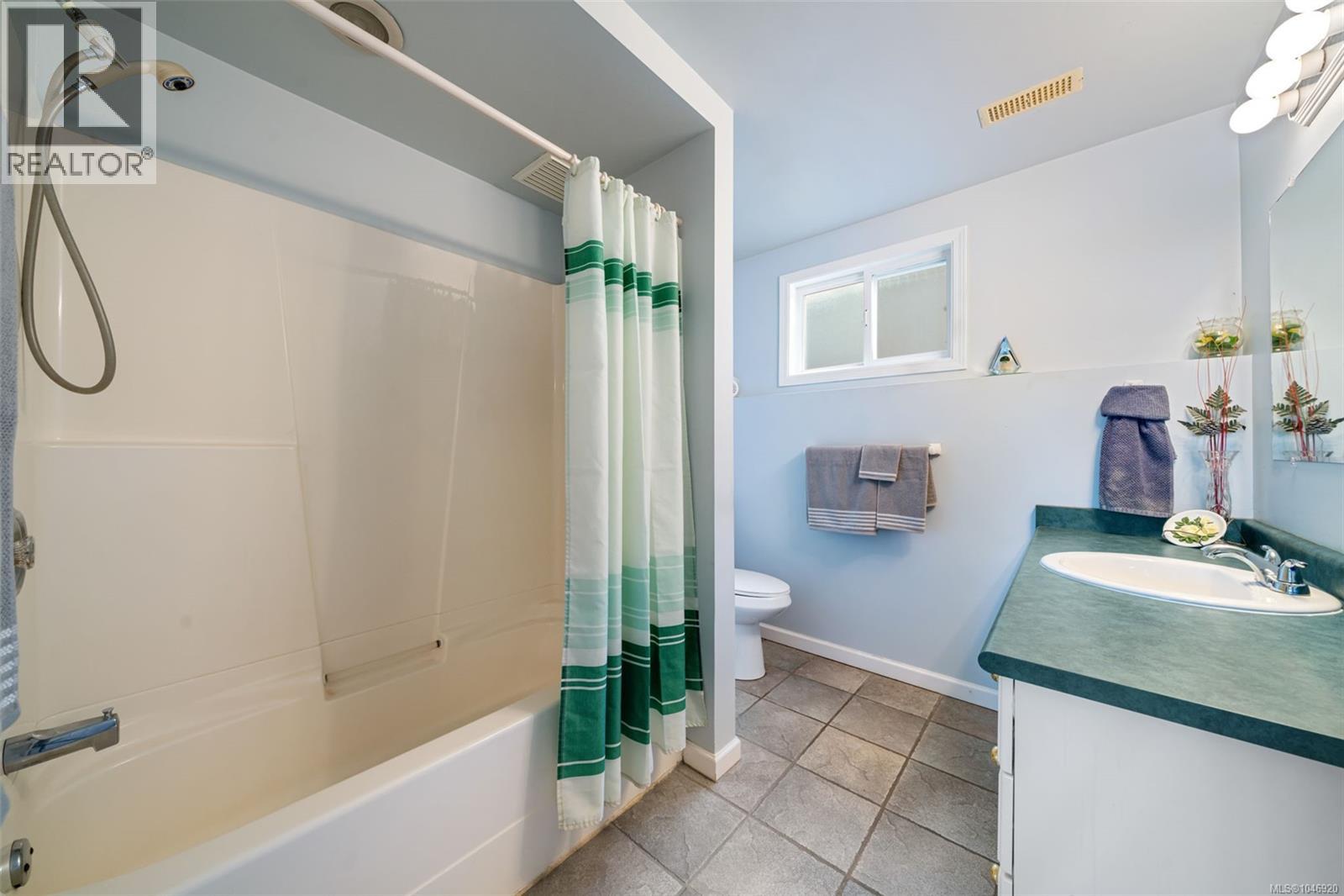 9168 West Saanich Rd - 25