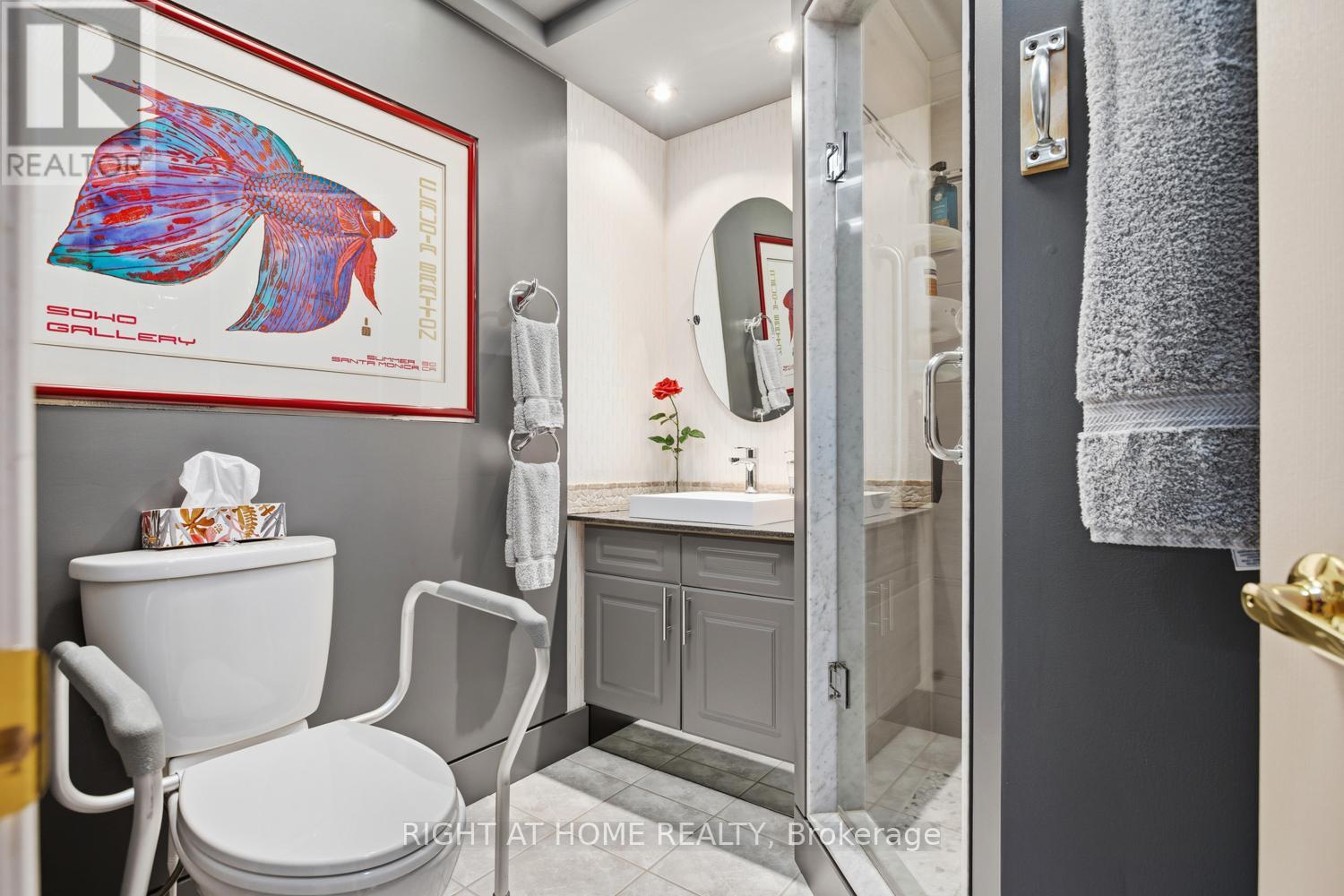 303 WATERBURY CRESCENT - 23
