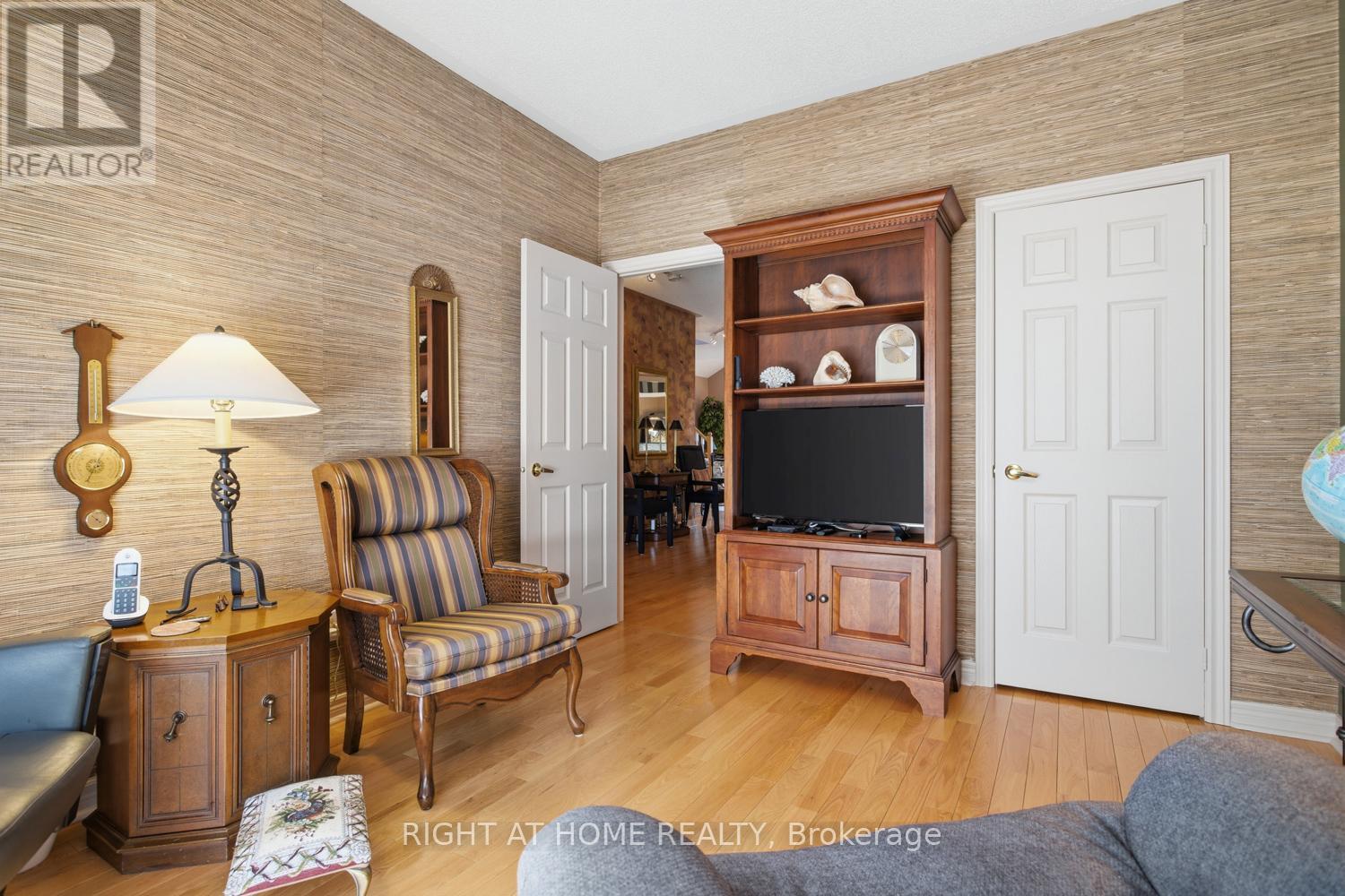 303 WATERBURY CRESCENT - Image 22