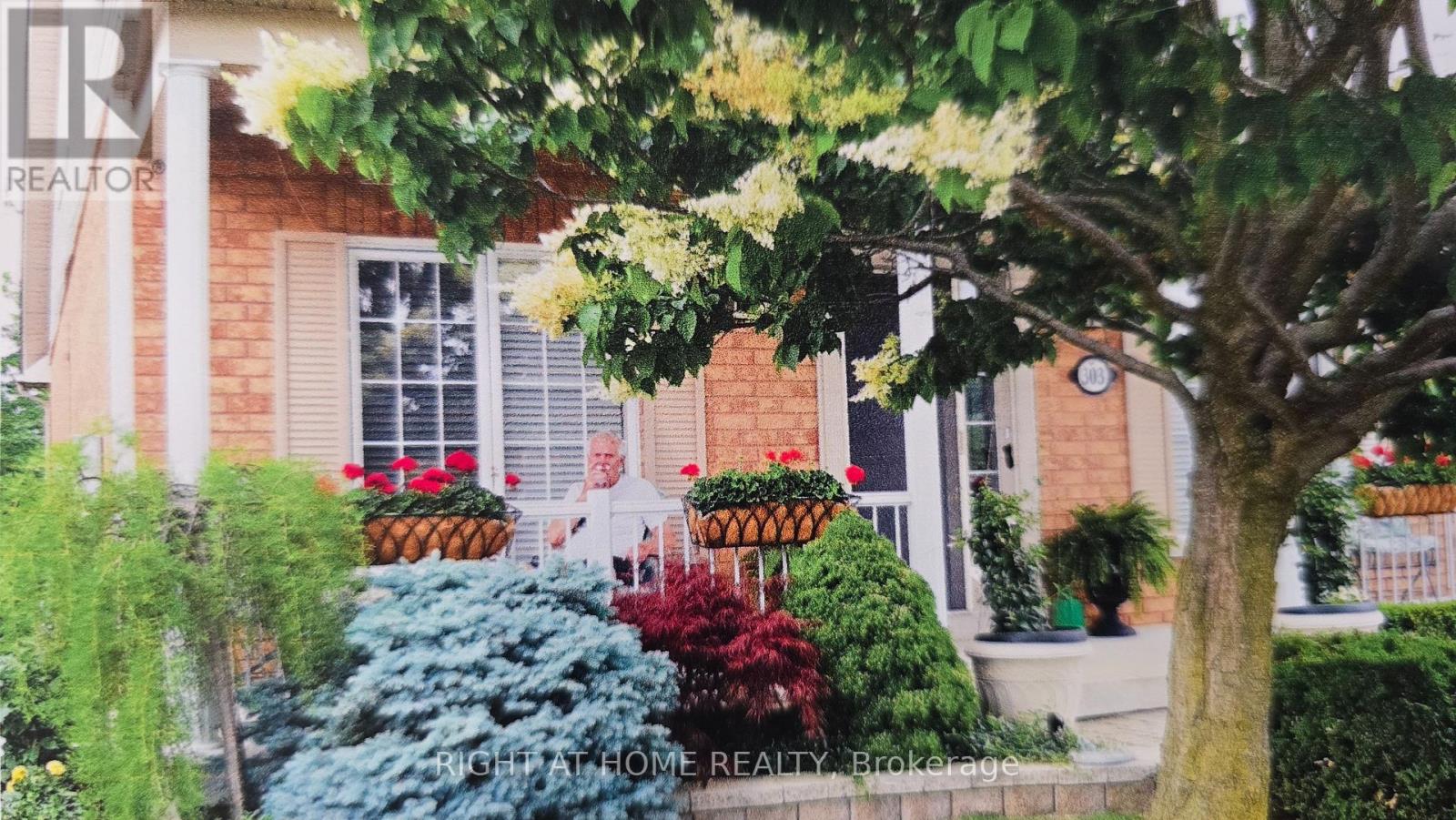 303 WATERBURY CRESCENT - 46