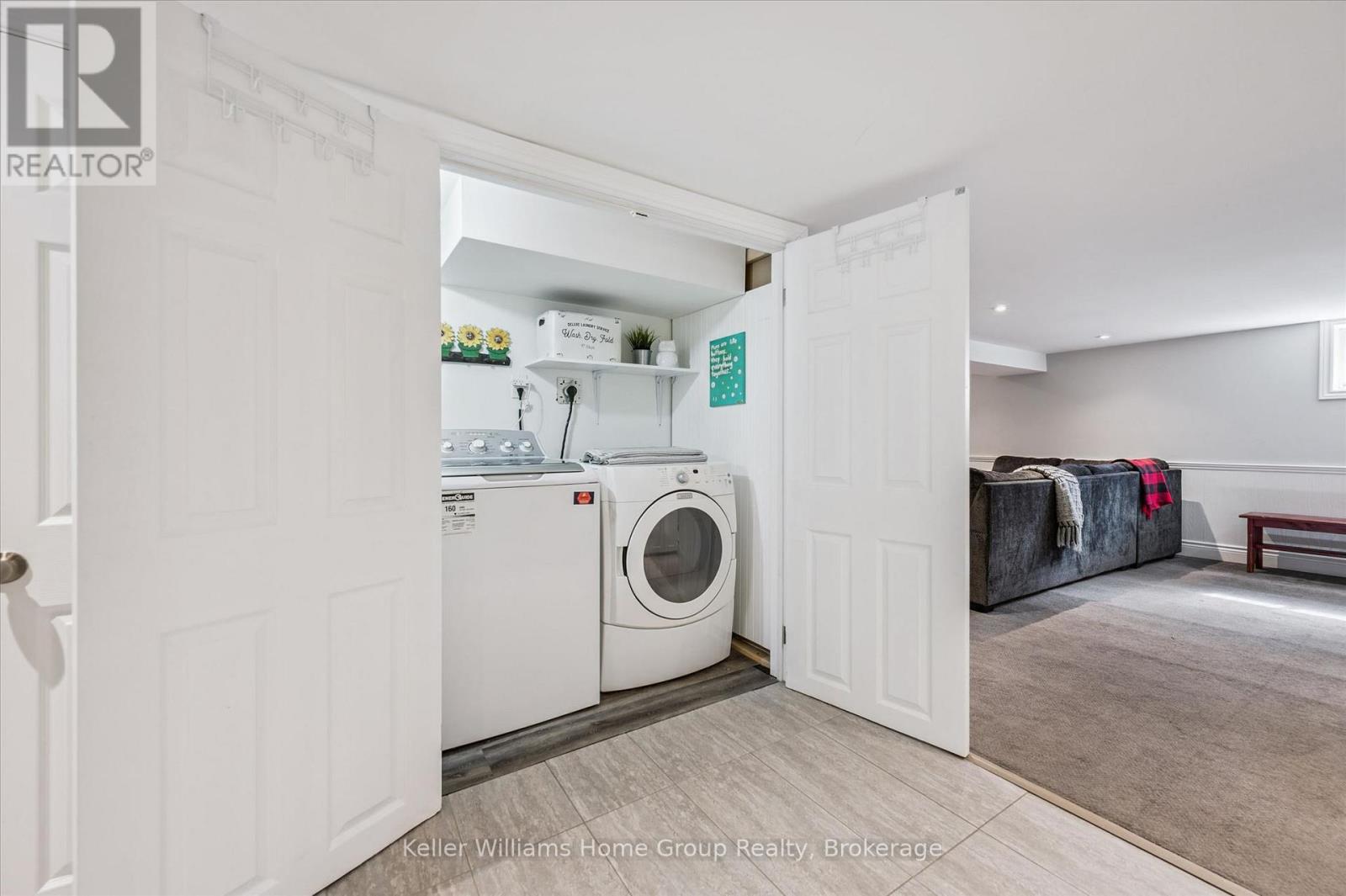 3 DUNDAS STREET W - Image 32