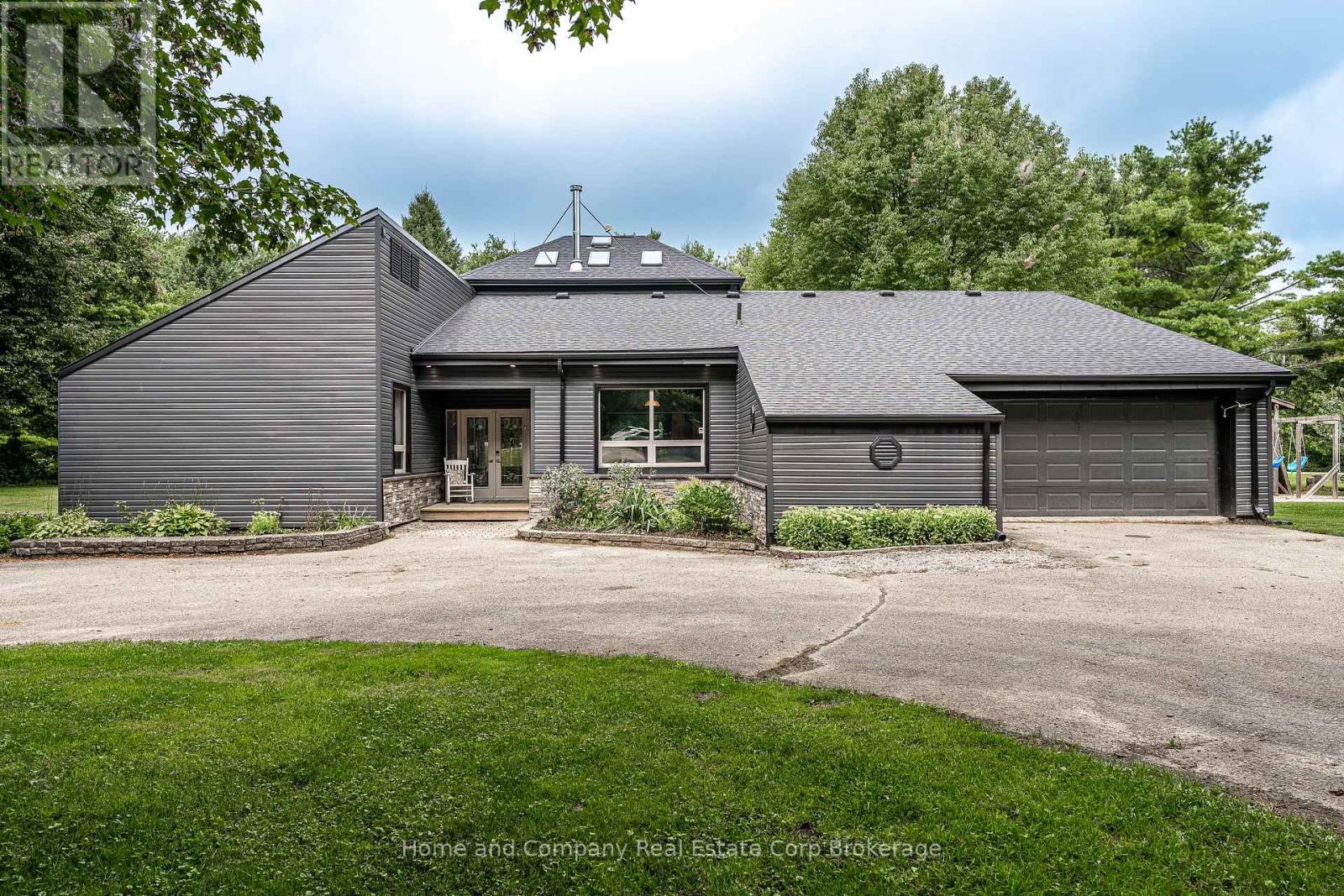 256360 SUNOVA CRESCENT - 1