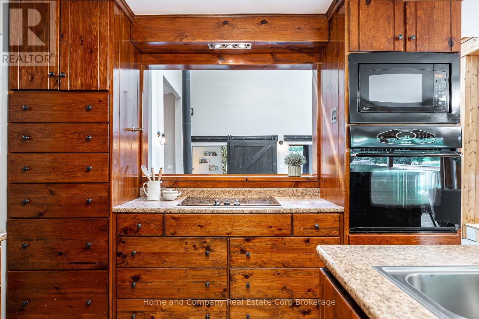 256360 SUNOVA CRESCENT - 10
