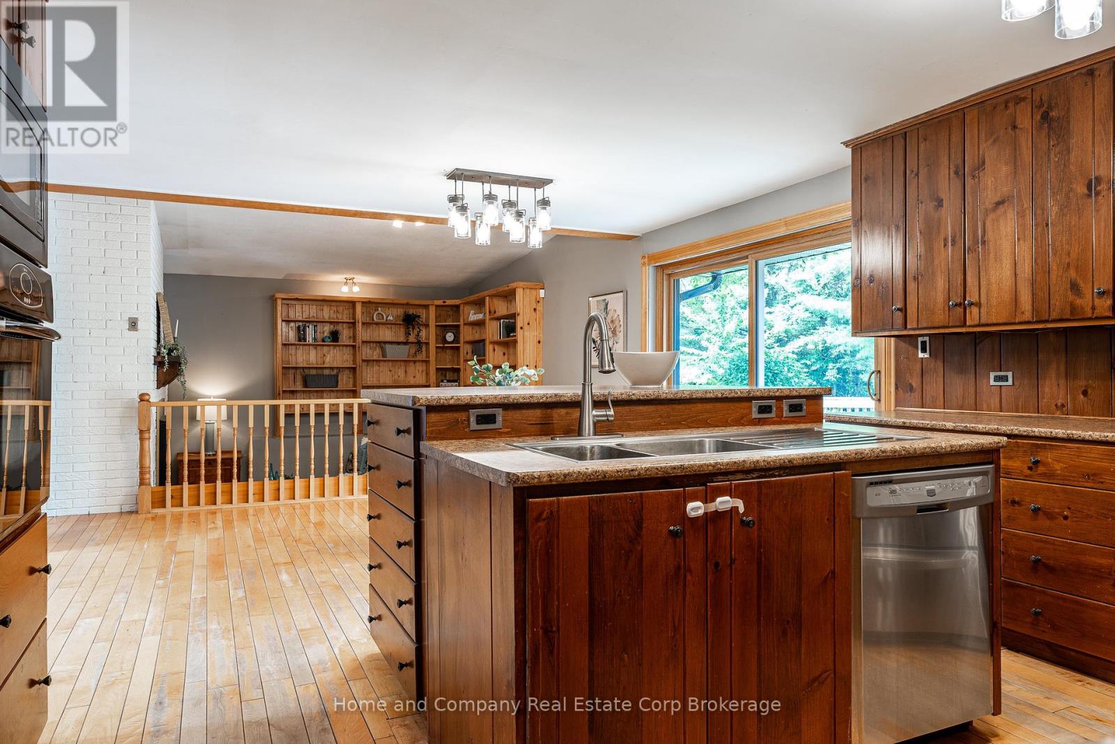256360 SUNOVA CRESCENT - 12
