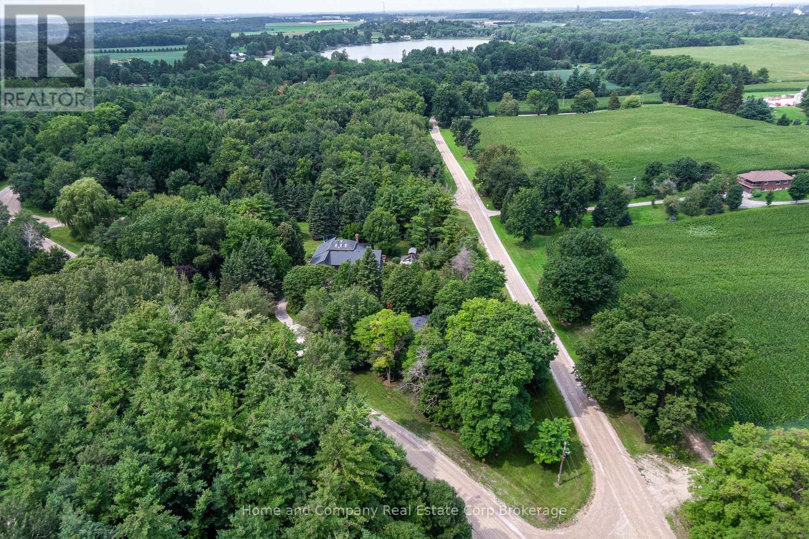 256360 SUNOVA CRESCENT - Image 35