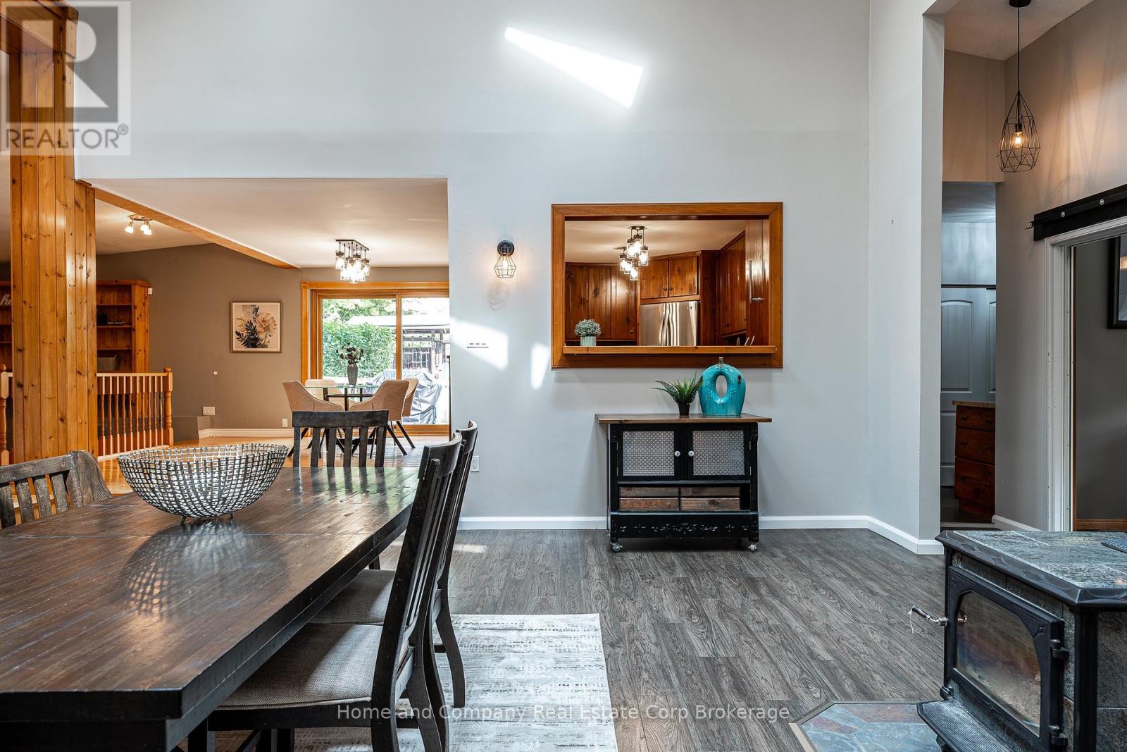 256360 SUNOVA CRESCENT - 7