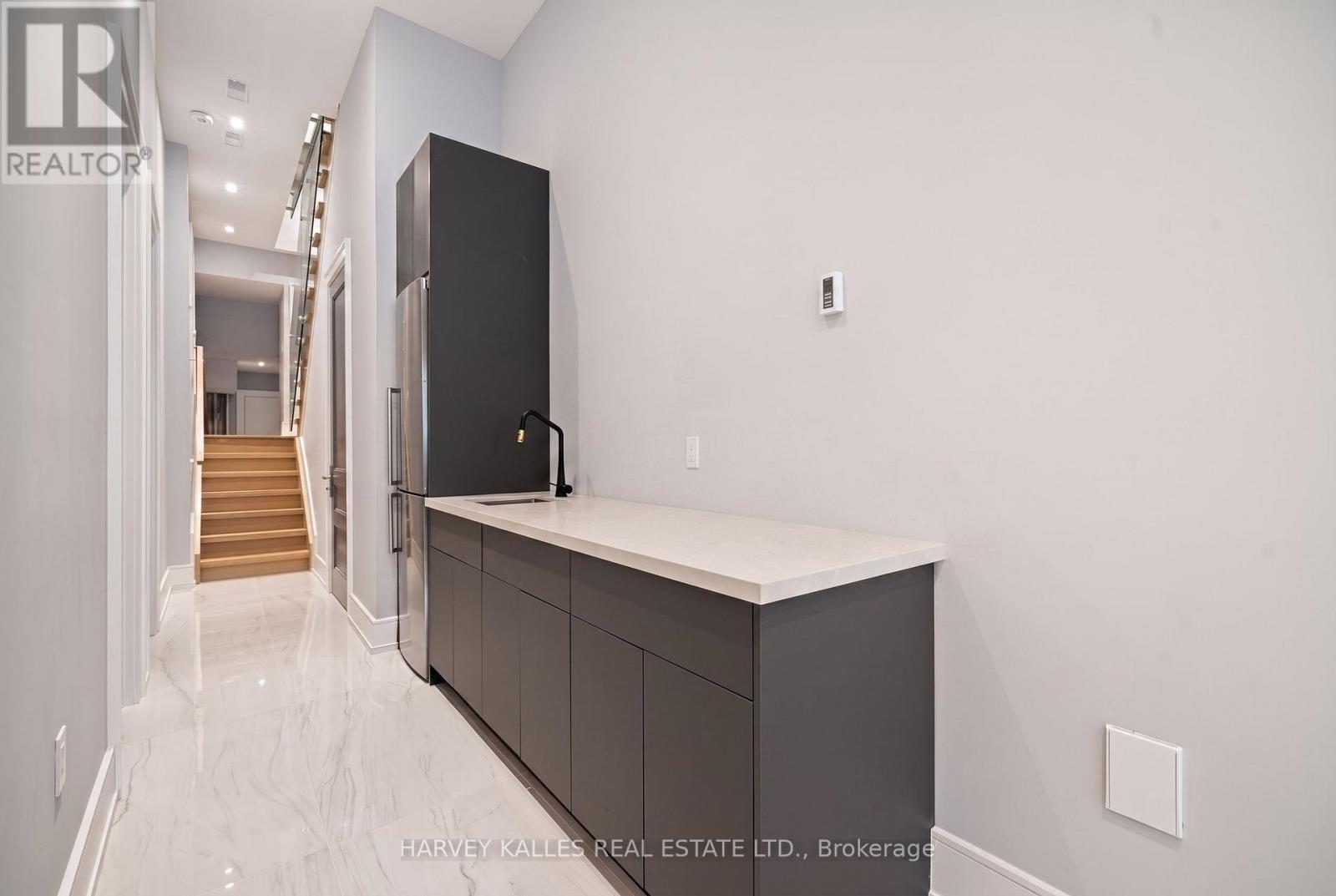 84 FLORENCE AVENUE - Image 36