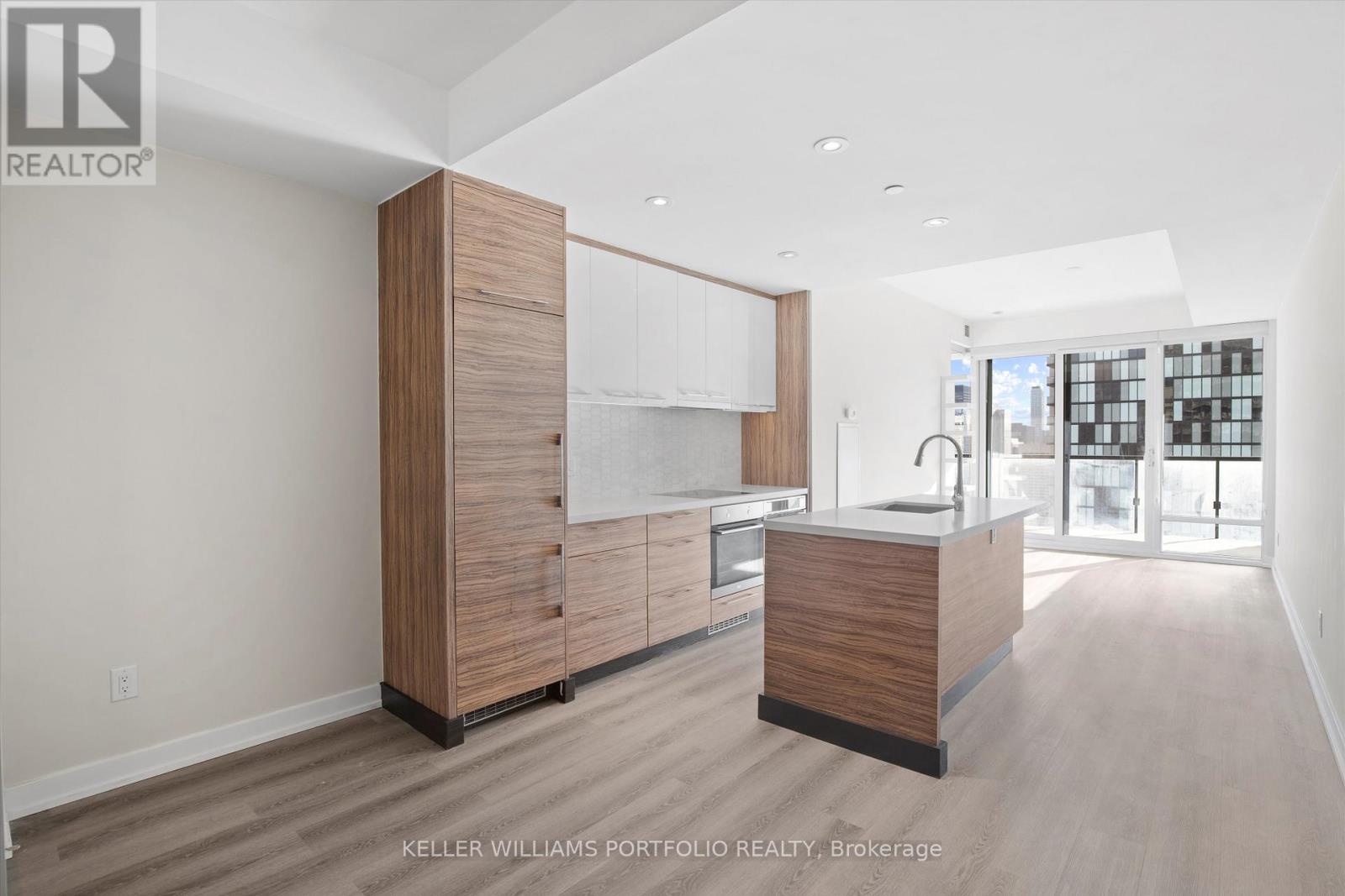Photo of 488 University Avenue