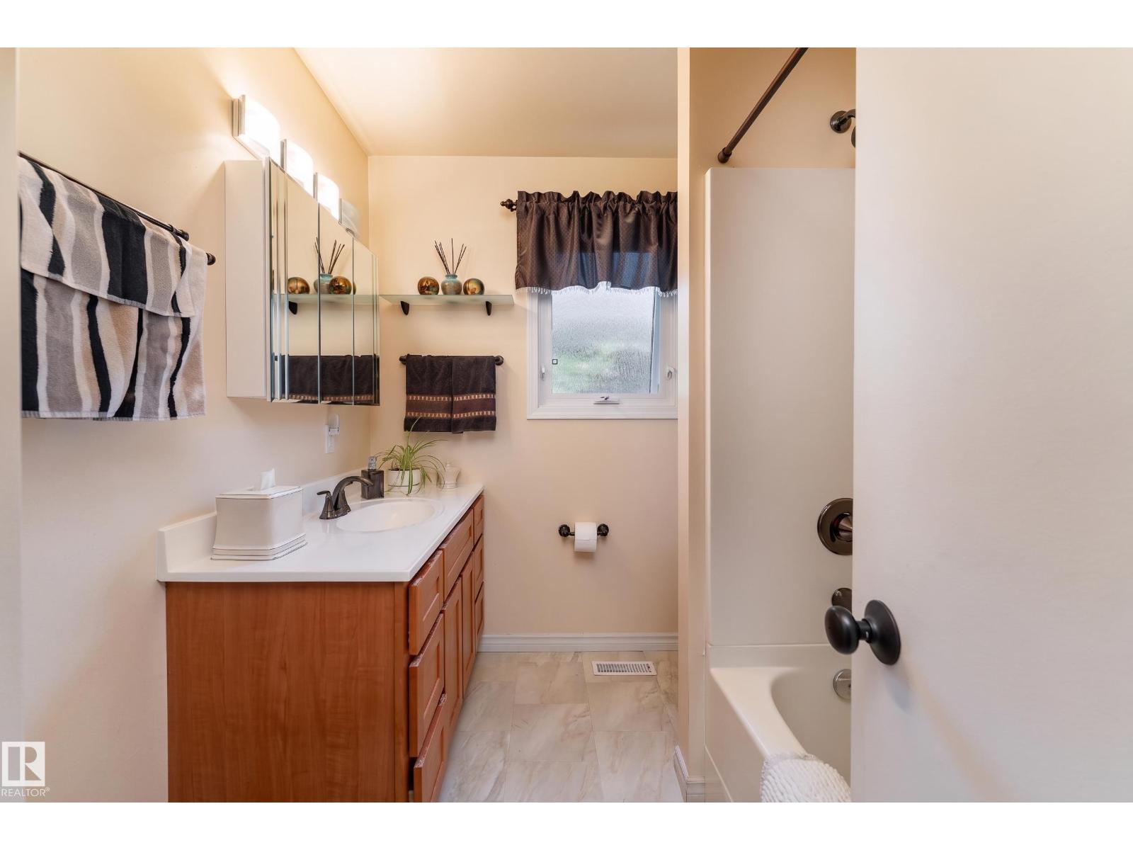 7 CAMELOT CR - Image 22