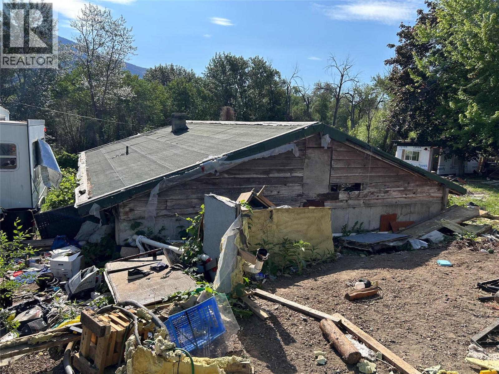 7561 Highway 97, Oliver