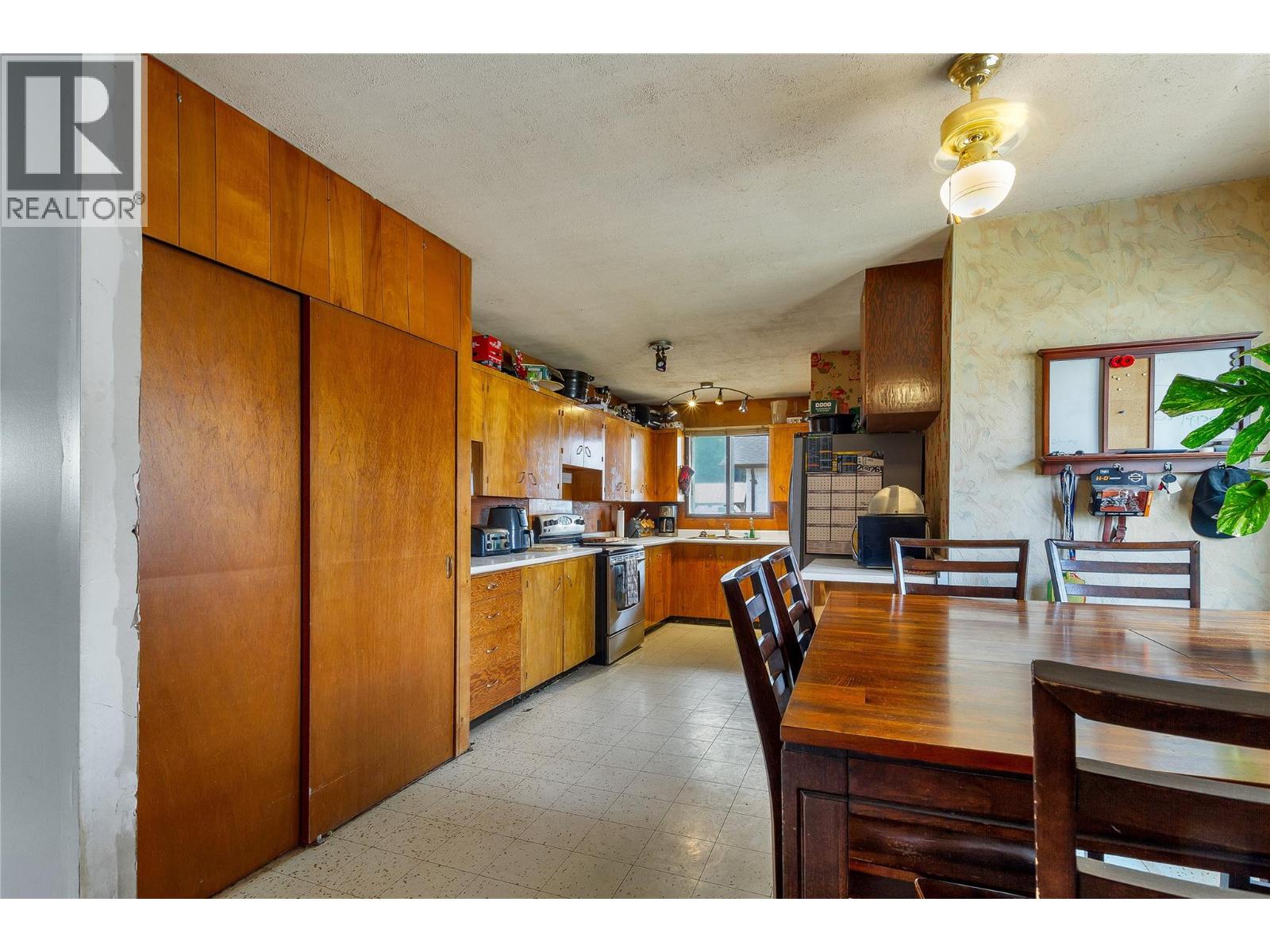 9271 Glenmore Road - 9