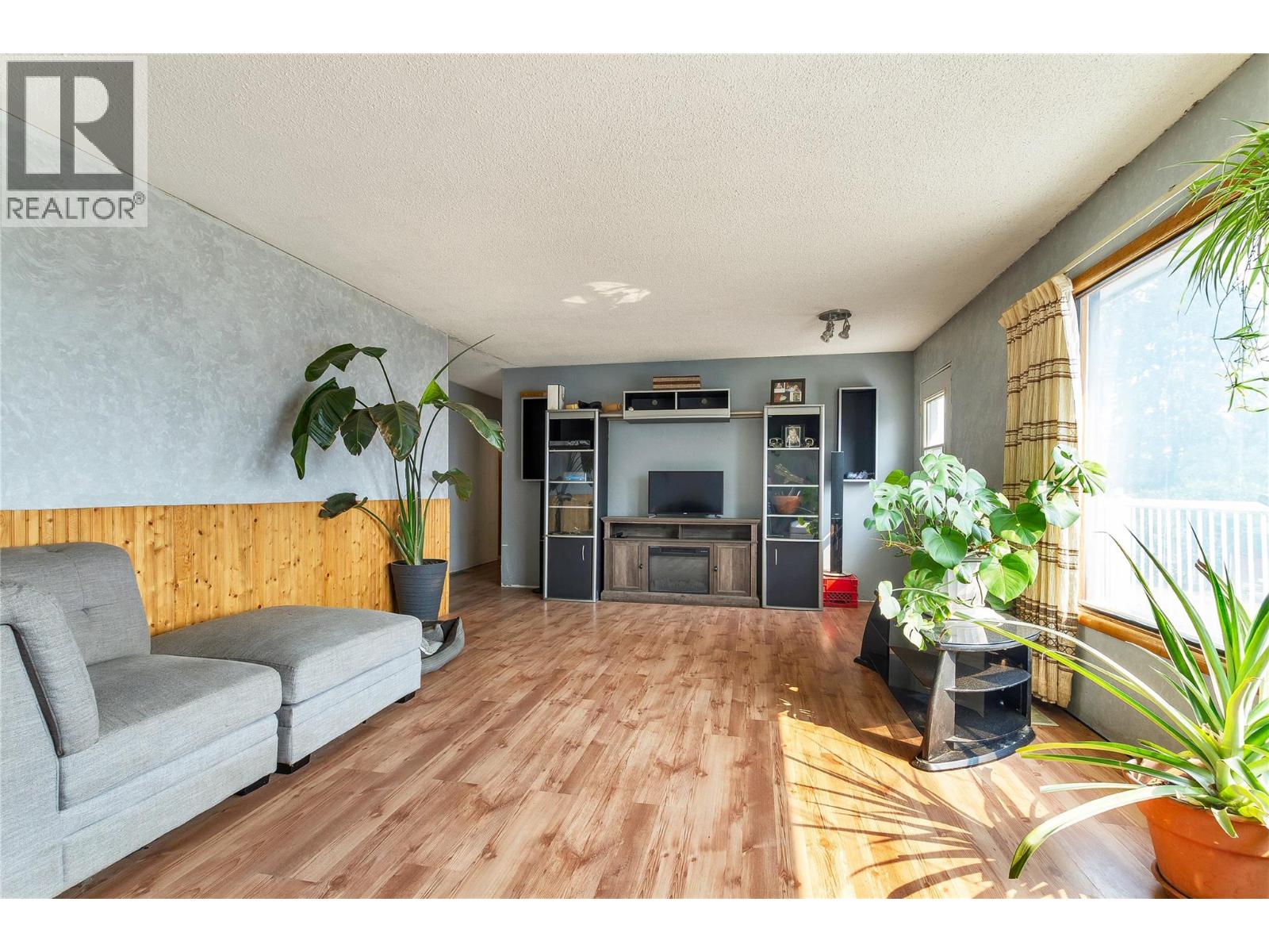 9271 Glenmore Road - 4