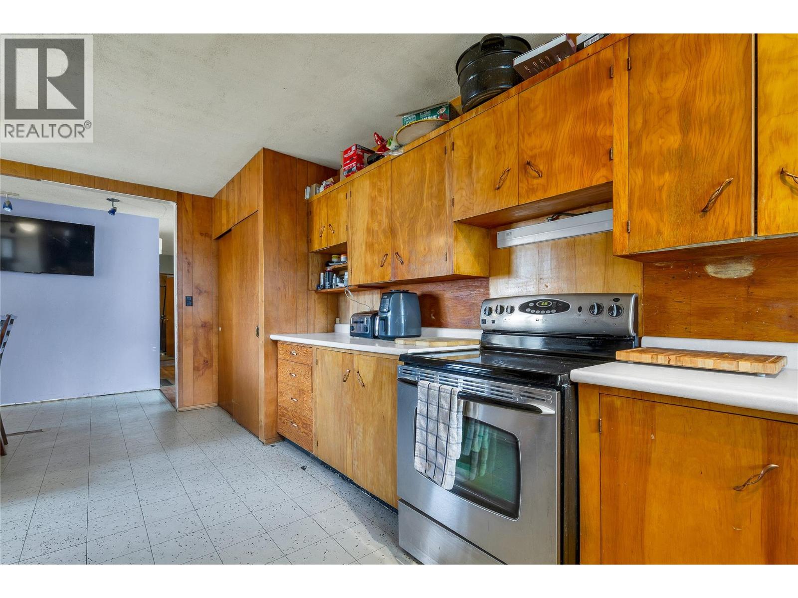 9271 Glenmore Road - 5