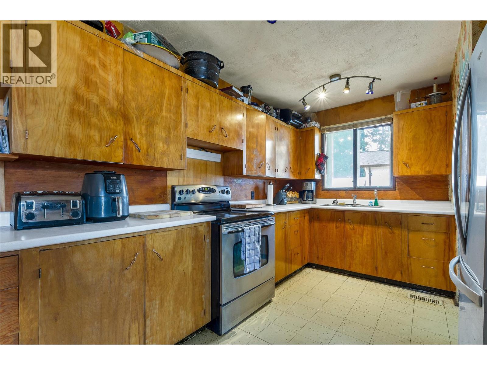 9271 Glenmore Road - 6