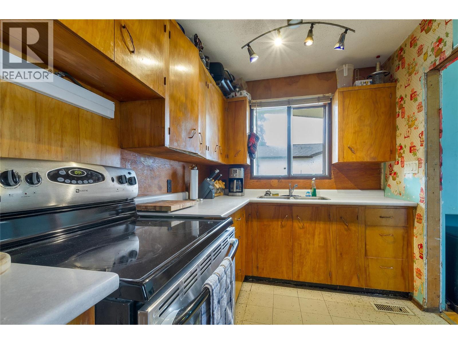 9271 Glenmore Road - 7