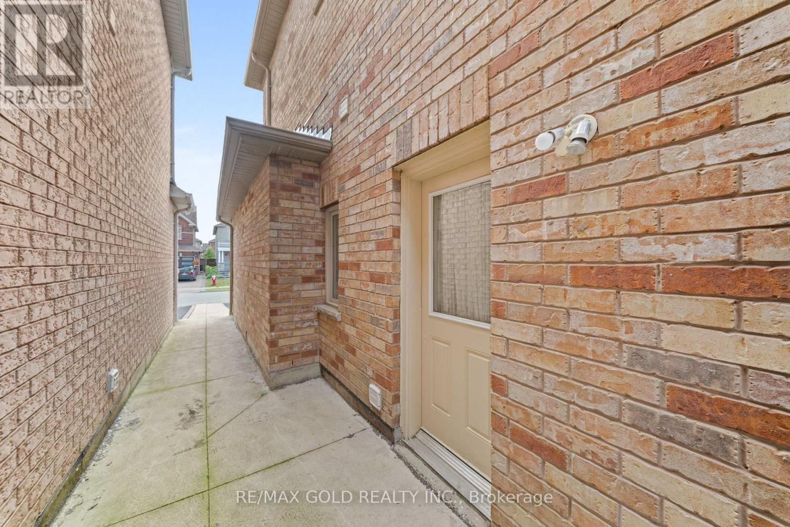 19 ATTVIEW CRESCENT - 21