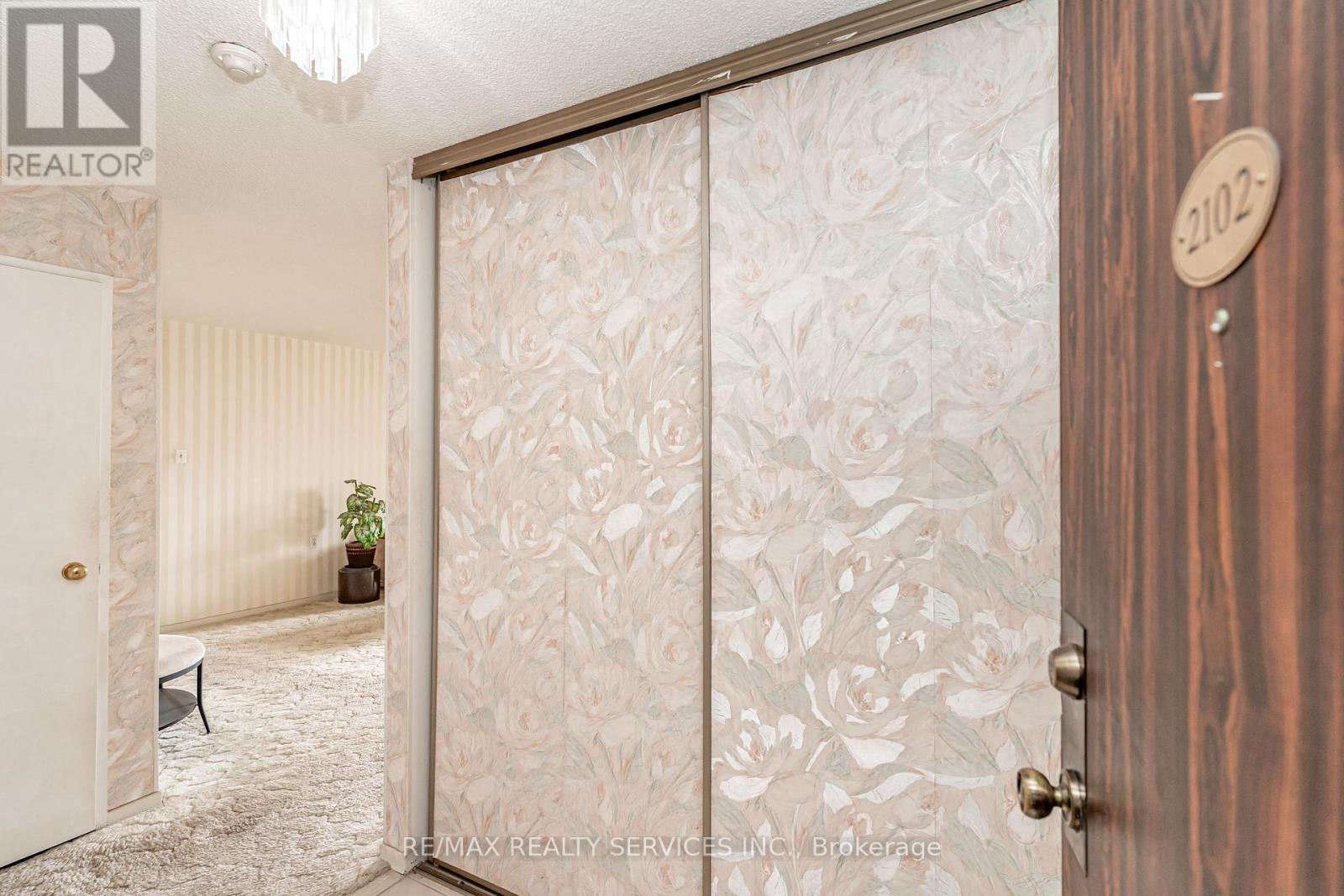 #2102 18 KNIGHTSBRIDGE ROAD - 10