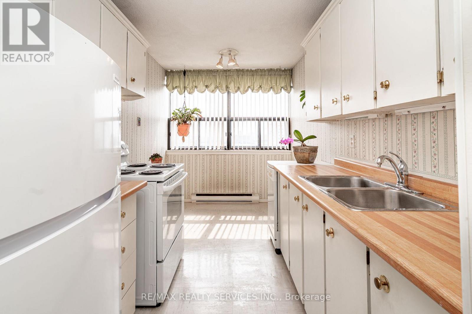 #2102 18 KNIGHTSBRIDGE ROAD - 18