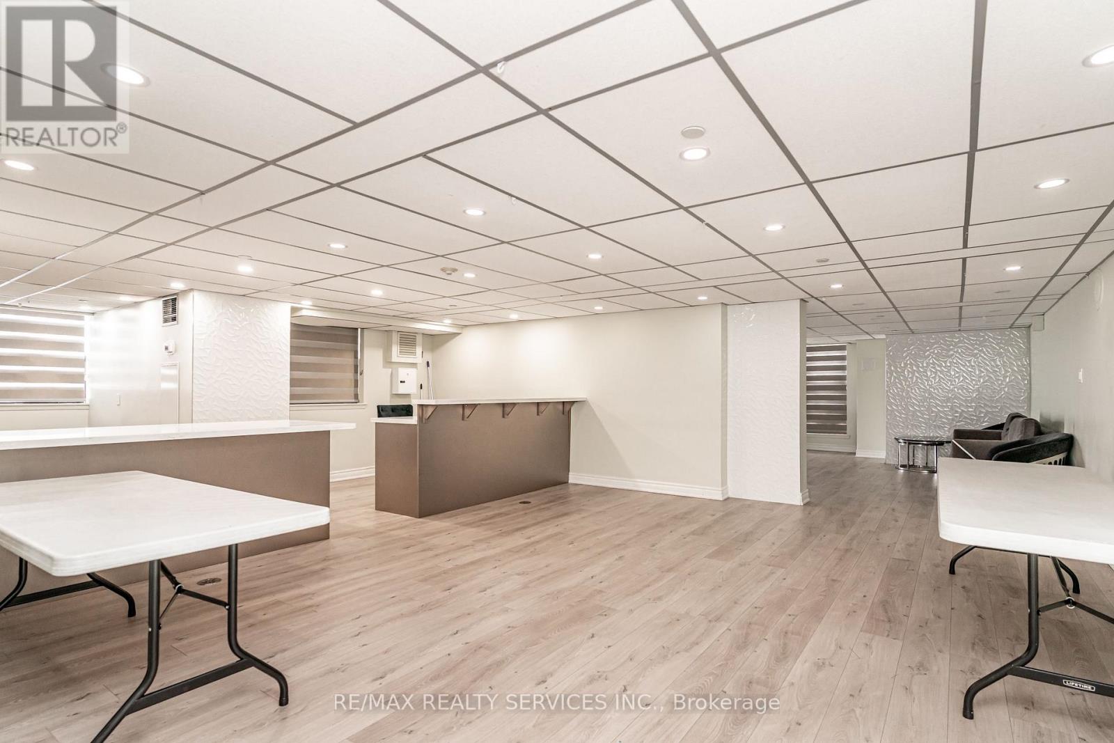#2102 18 KNIGHTSBRIDGE ROAD - Image 32