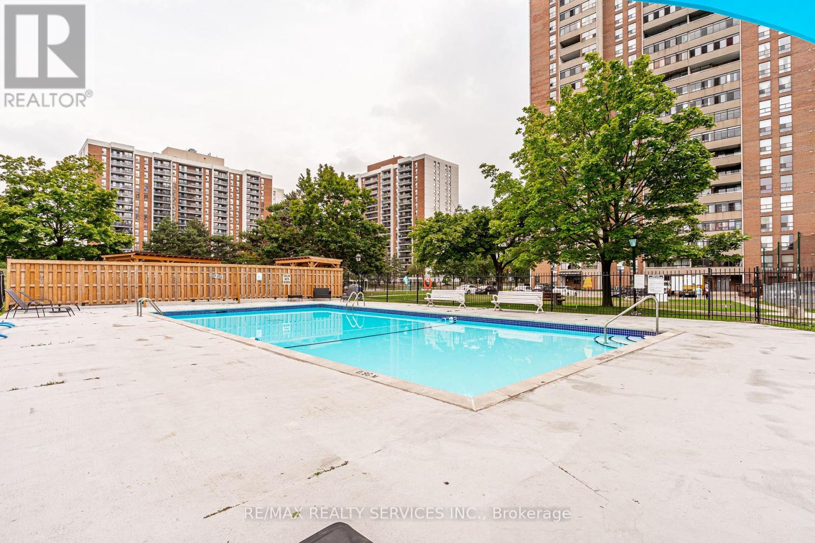 #2102 18 KNIGHTSBRIDGE ROAD - 36