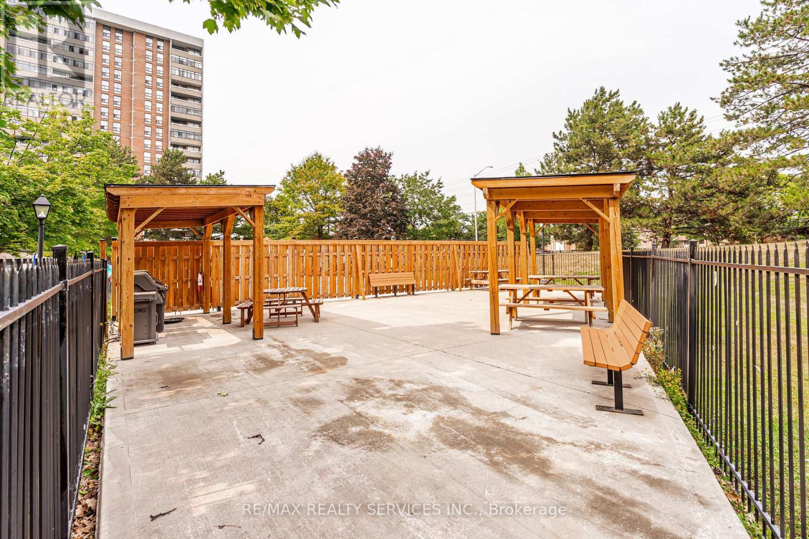 #2102 18 KNIGHTSBRIDGE ROAD - Image 39