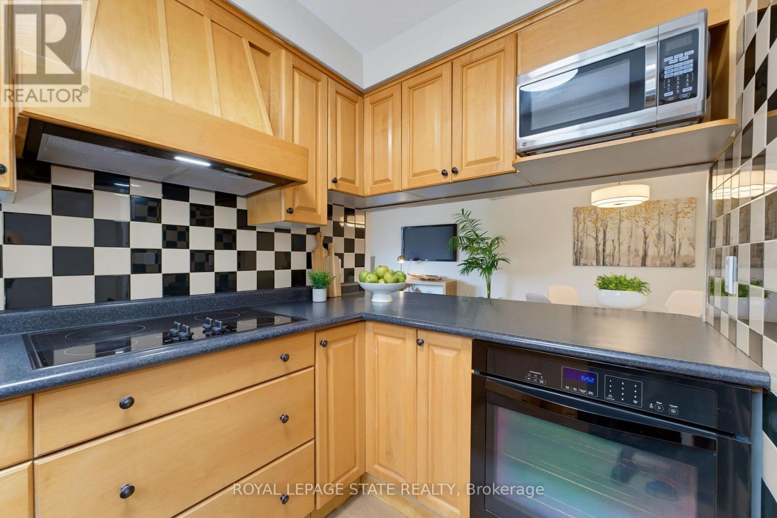 32 SILVERVINE DRIVE - 10