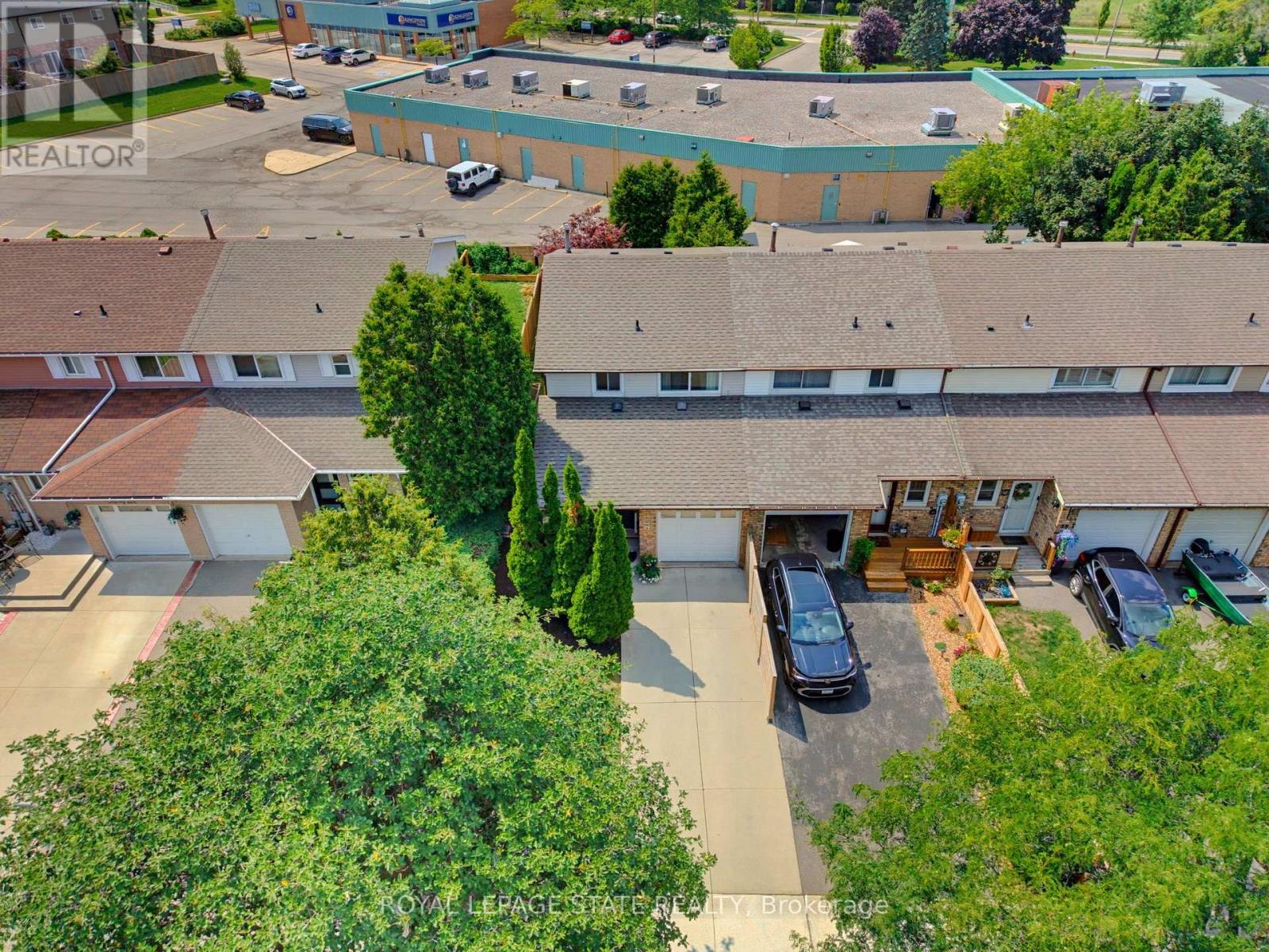 32 SILVERVINE DRIVE - 28